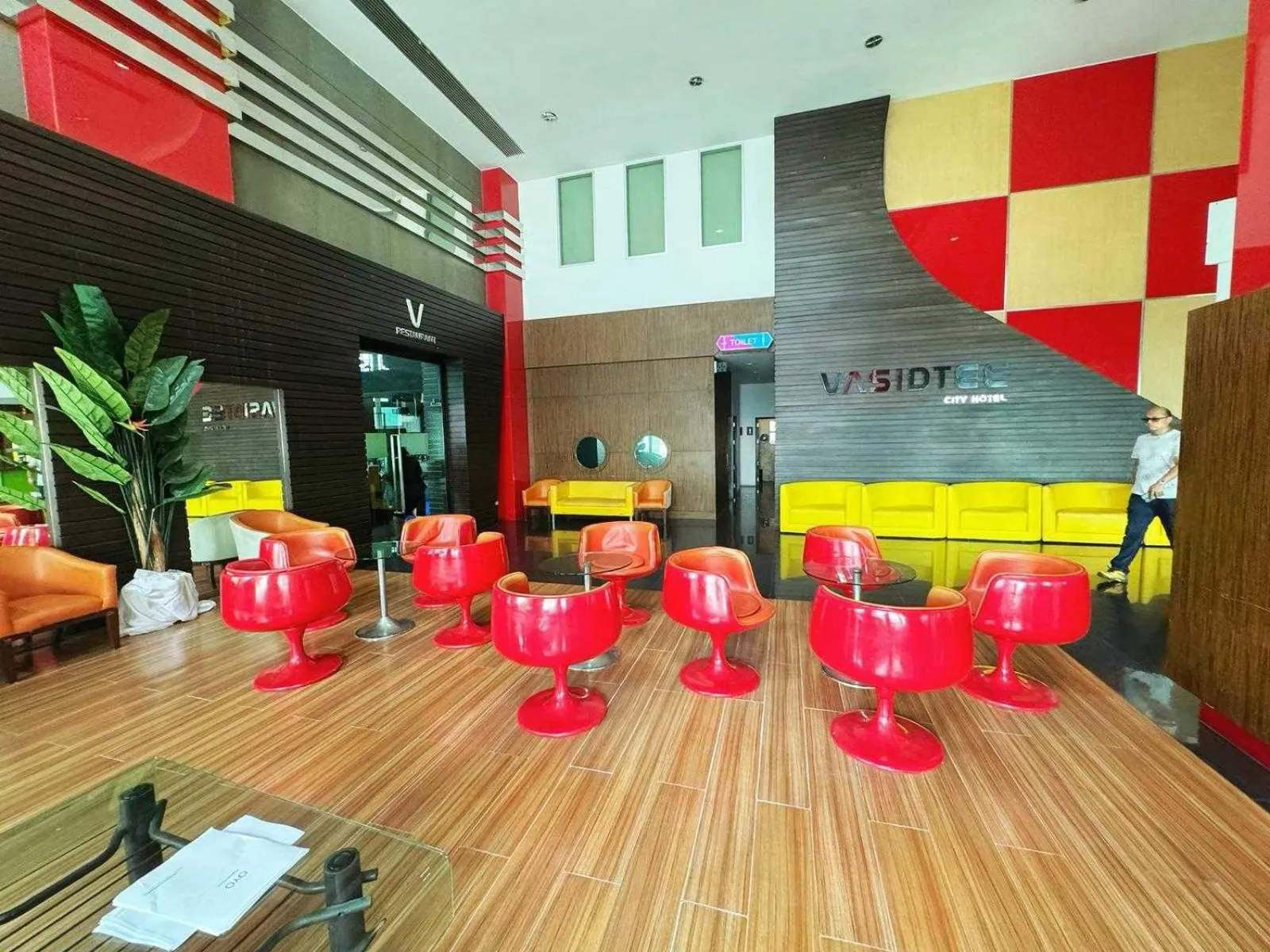 Lobby or reception in Capital O 75514 Vasidtee City Hotel (Suphanburi)