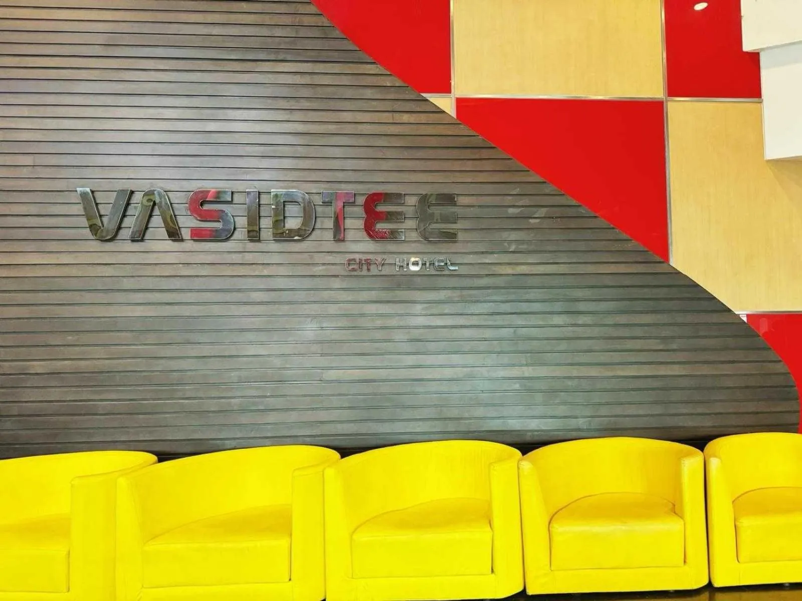 Lobby or reception in Capital O 75514 Vasidtee City Hotel (Suphanburi)