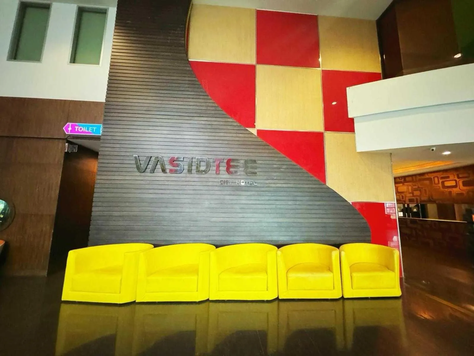 Facade/entrance in Capital O 75514 Vasidtee City Hotel (Suphanburi)