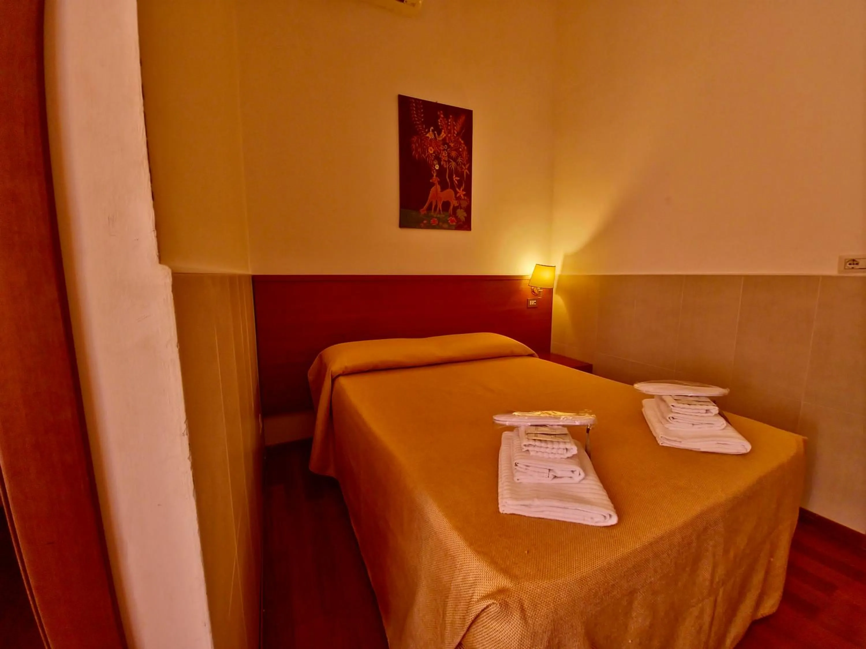 Quiet street view, Bed in Hotel Azzurra