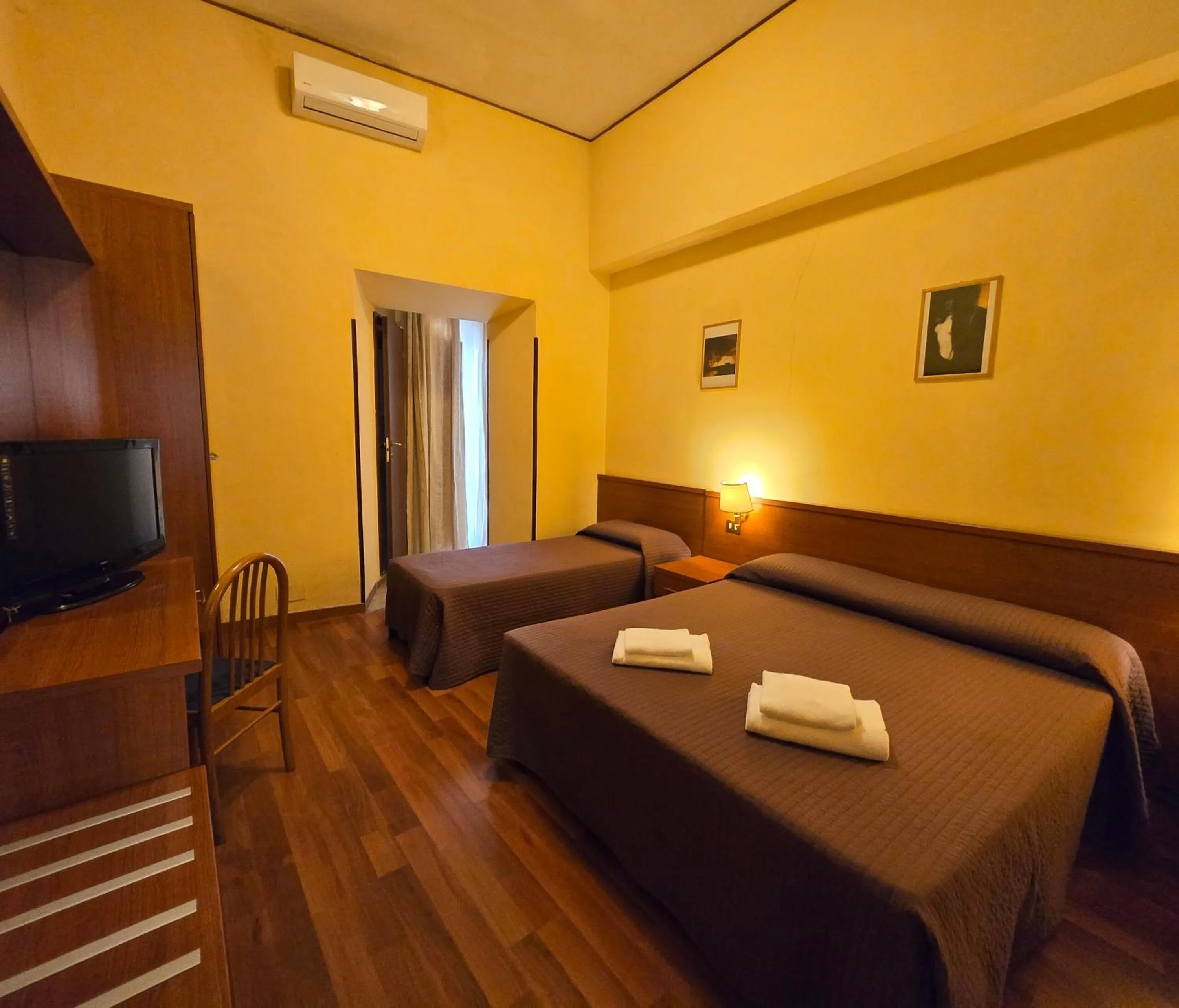 Bathroom, Bed in Hotel Azzurra