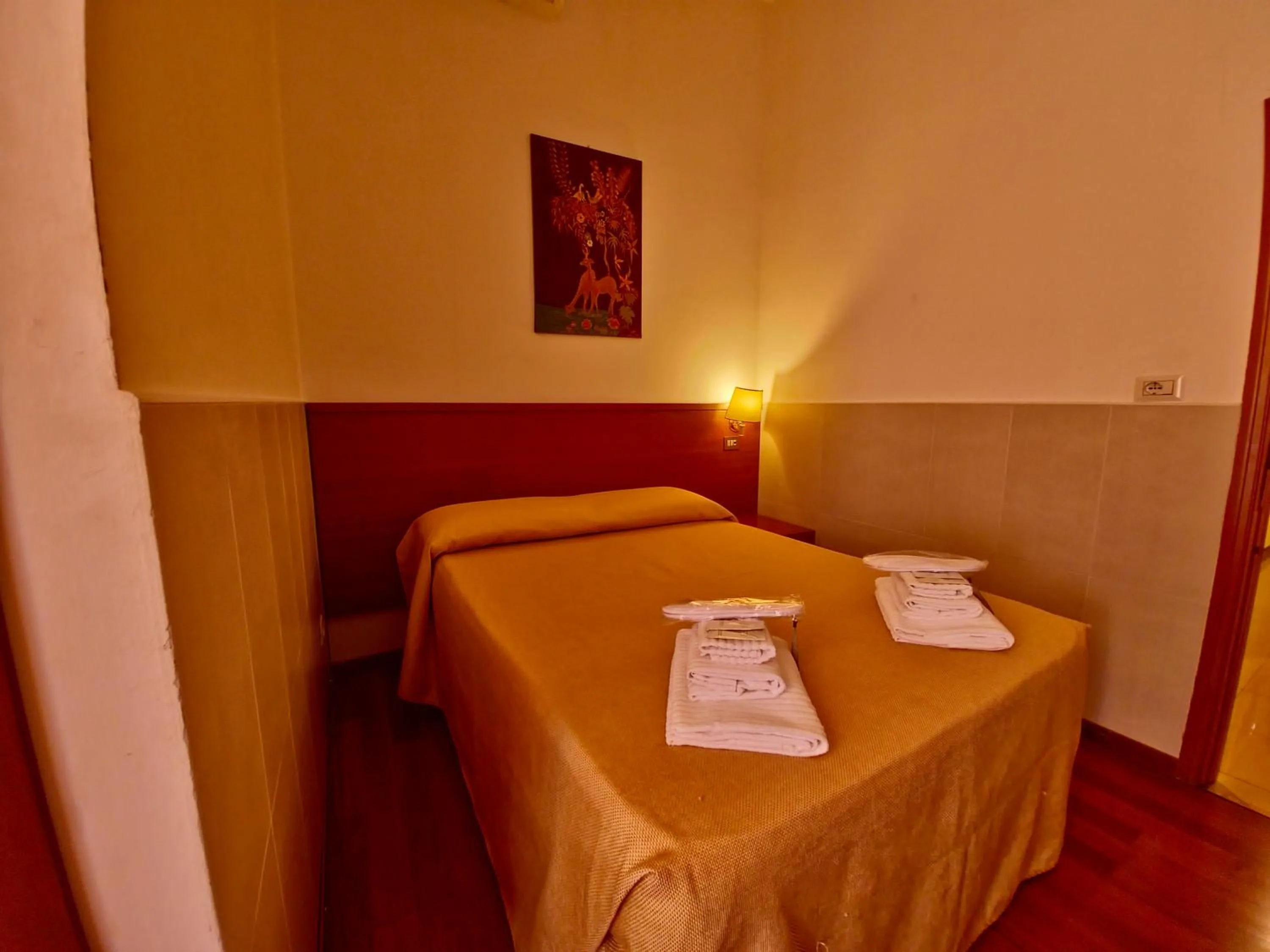Quiet street view, Bed in Hotel Azzurra