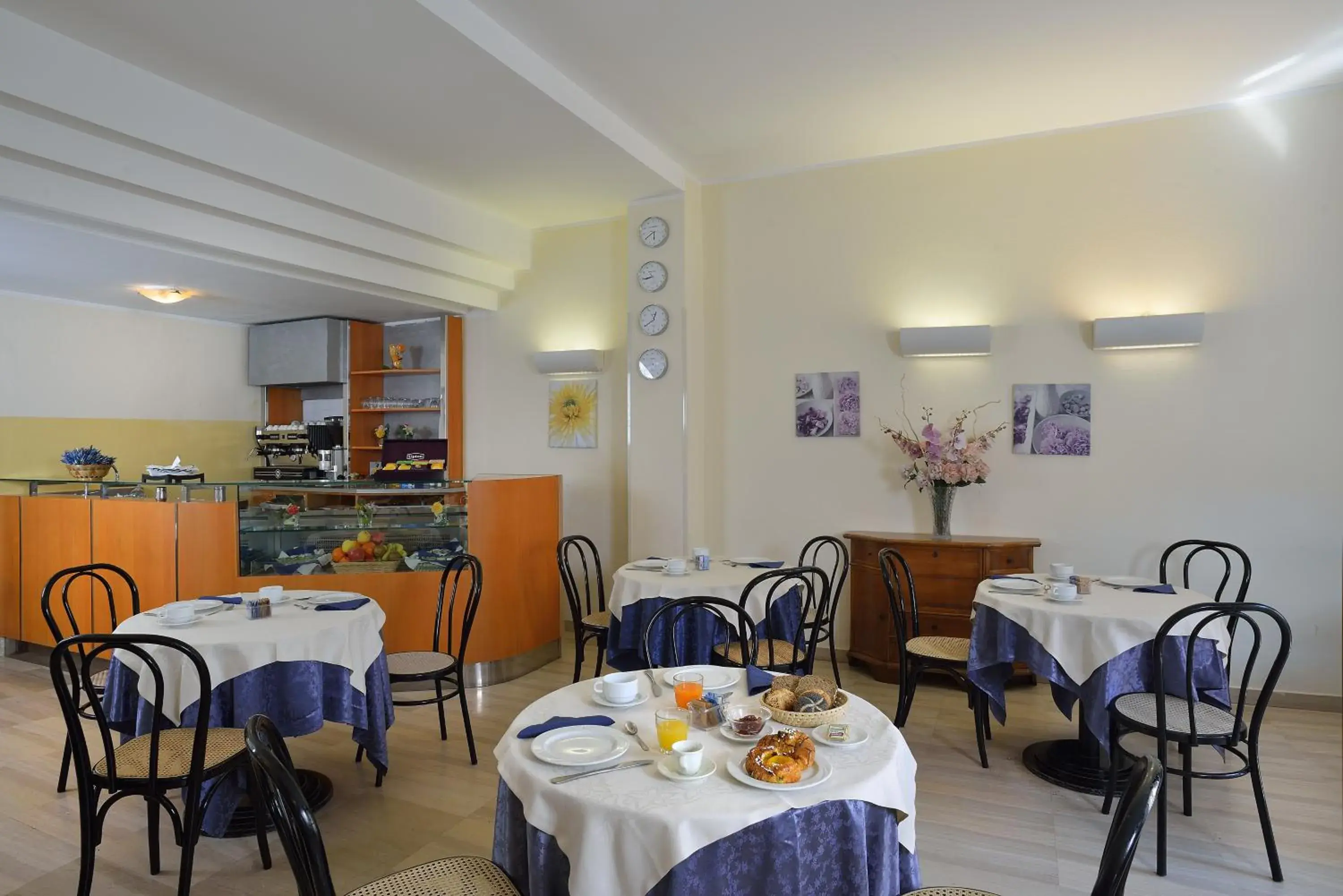 Restaurant/places to eat in Astor Hotel Restaurant/places to eat in Astor Hotel