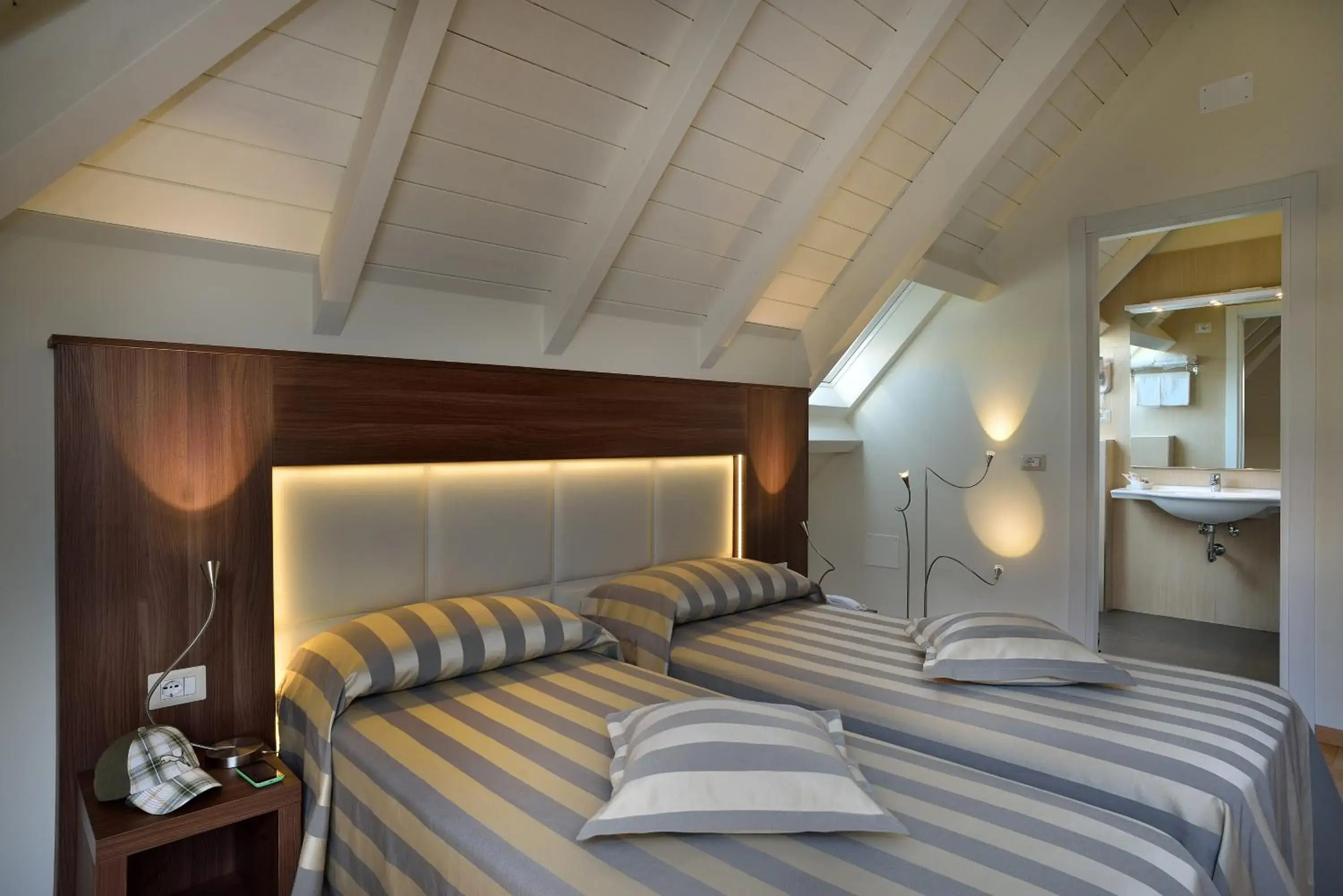 Photo of the whole room, Bed in Astor Hotel Photo of the whole room, Bed in Astor Hotel