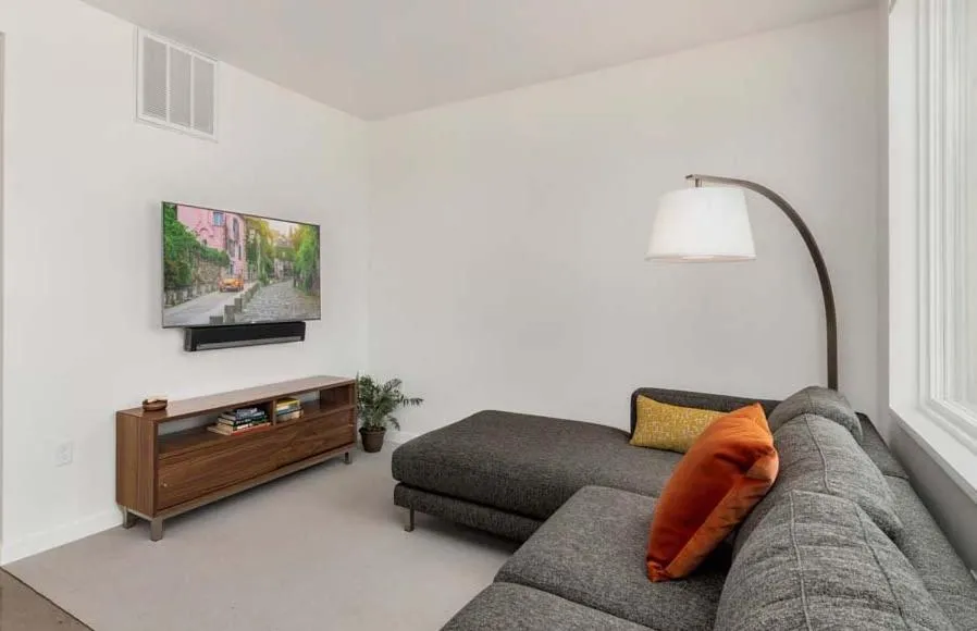 Modern Elegance on Linden - Walk, Bike Everywhere!