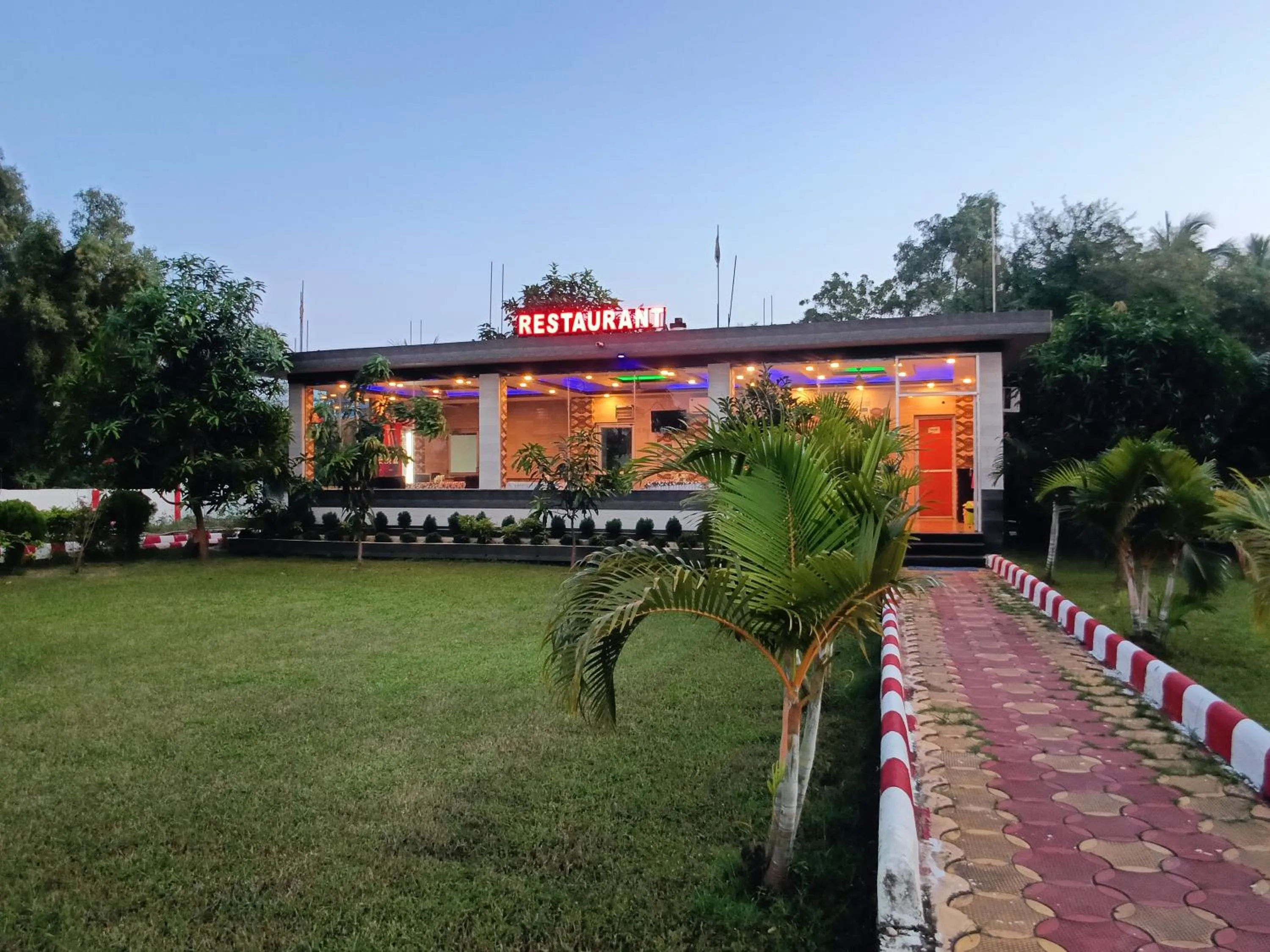 Restaurant/places to eat in RESORT K SEA VIEW Digha