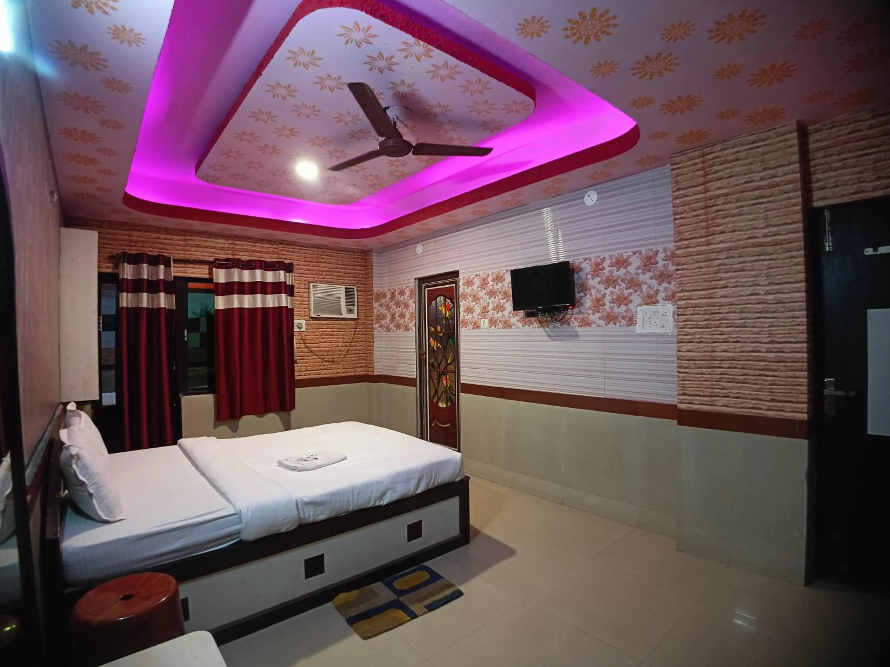 Bed in RESORT K SEA VIEW Digha