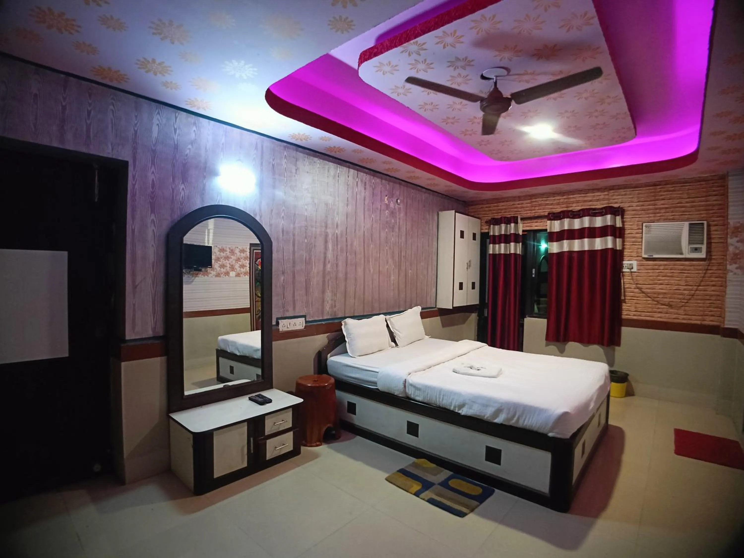 Bed in RESORT K SEA VIEW Digha