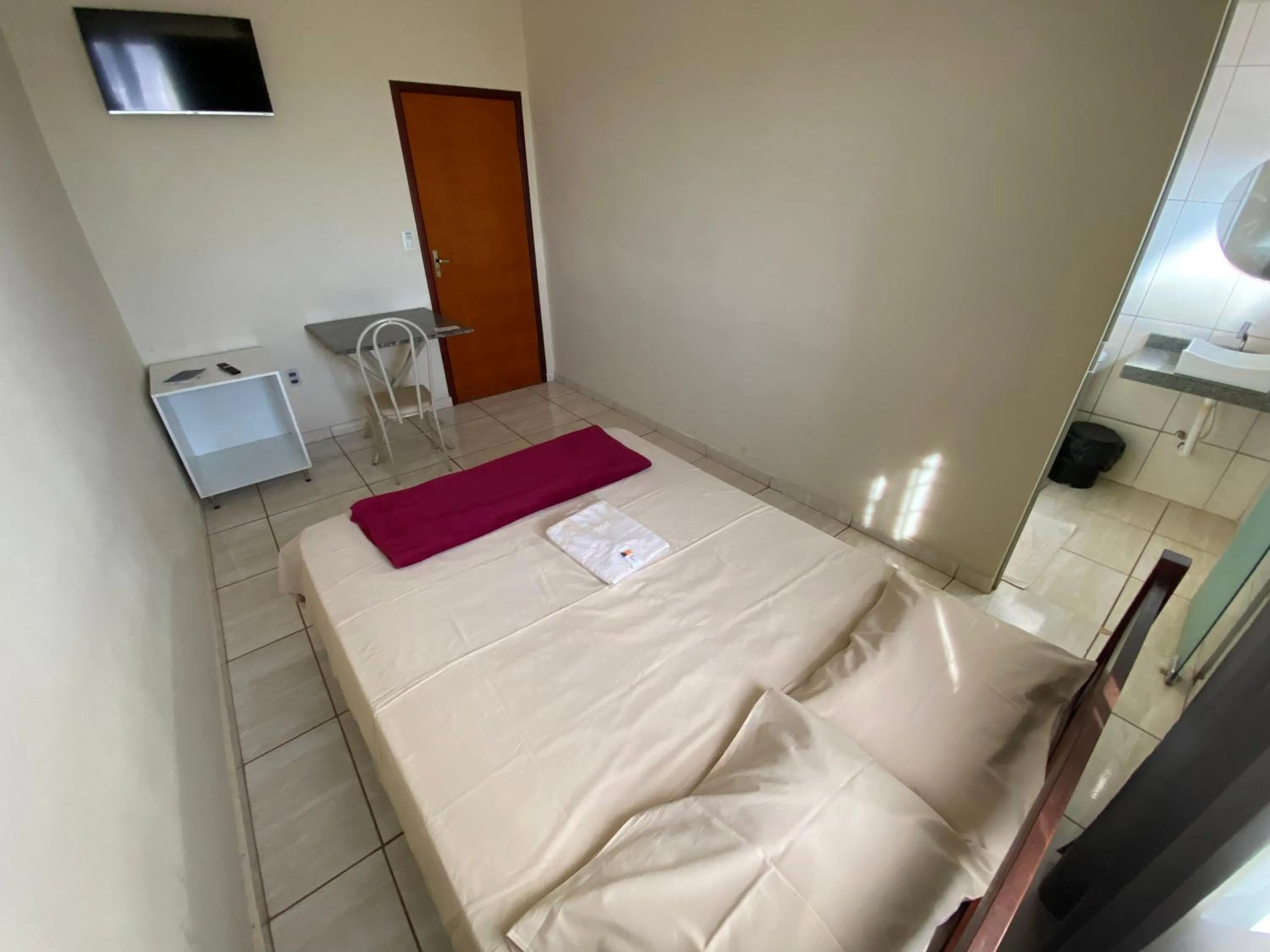 Standard Double Room - single occupancy in Hotel Londe