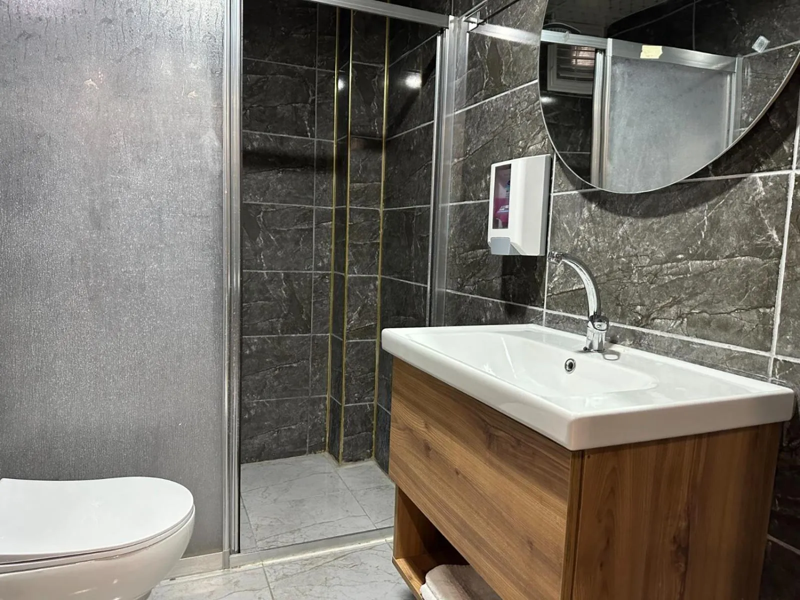 Bathroom in Pars Palas Hotel