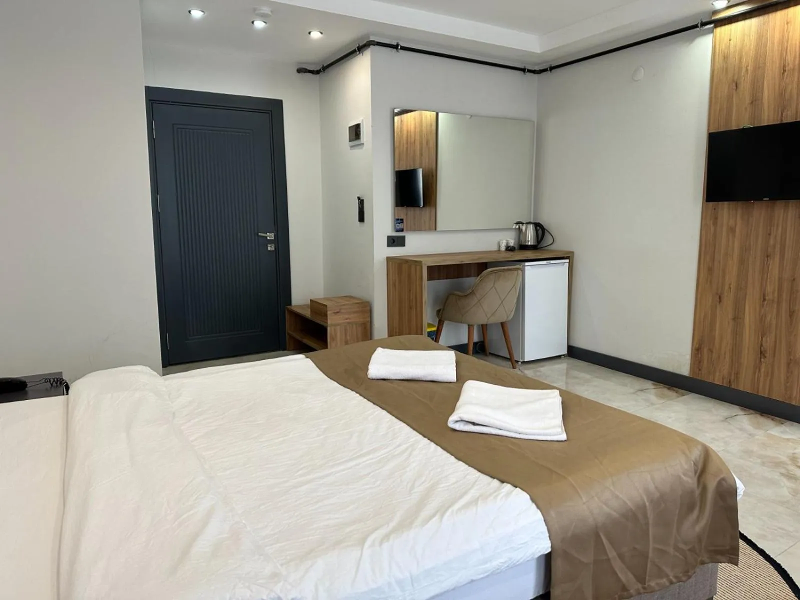 Photo of the whole room in Pars Palas Hotel