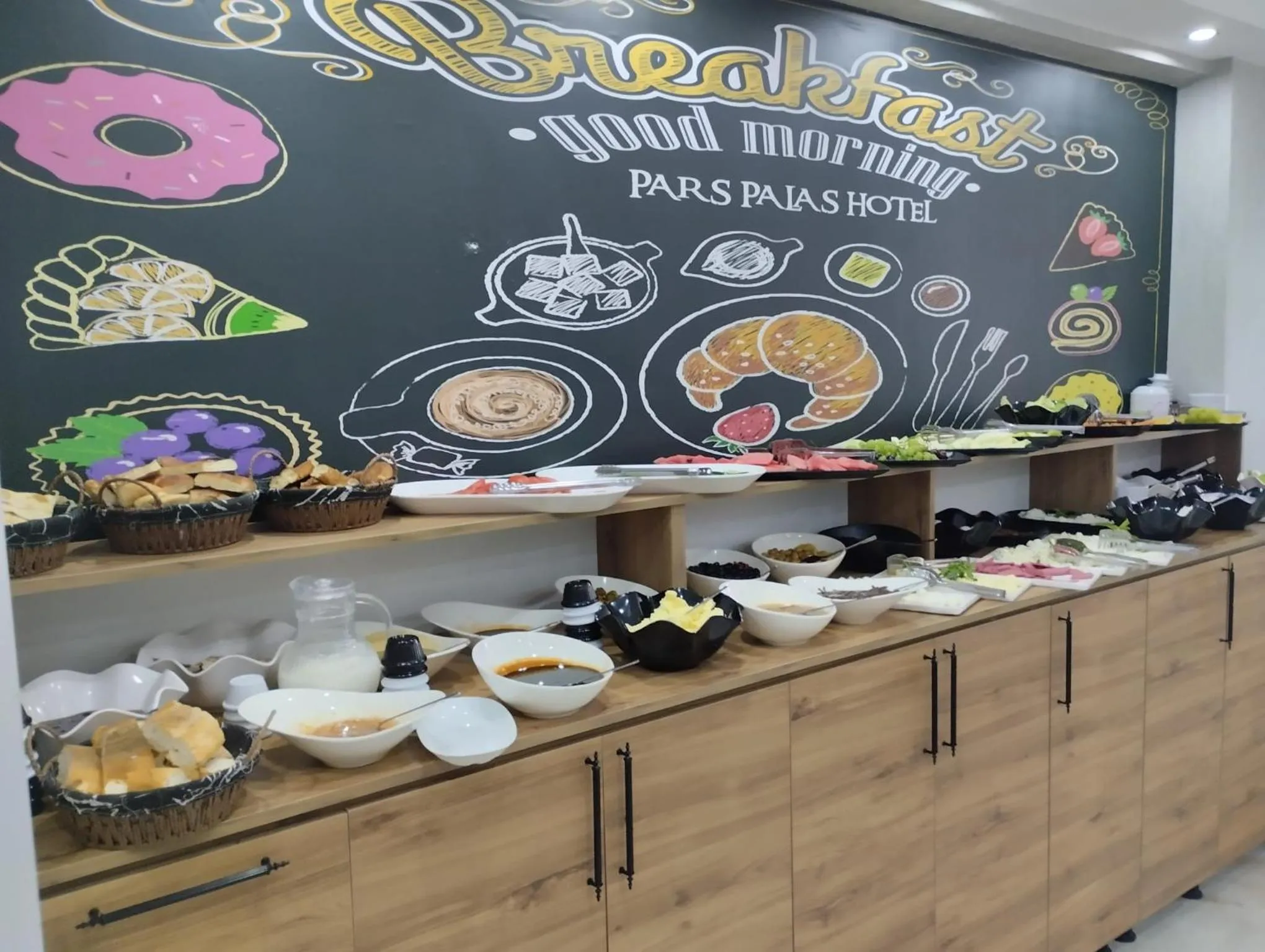 Restaurant/places to eat in Pars Palas Hotel