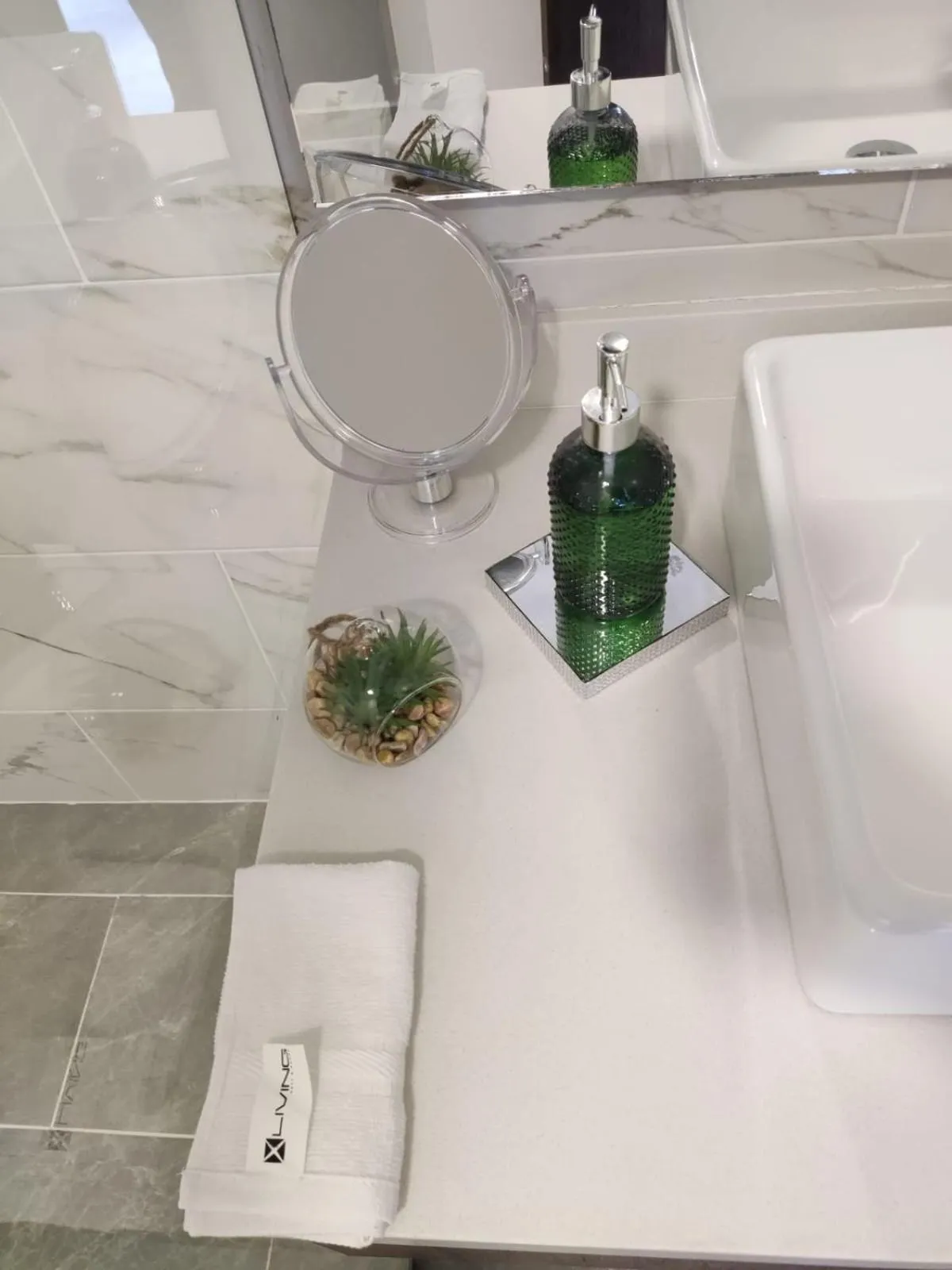 Xliving Host and Rooms