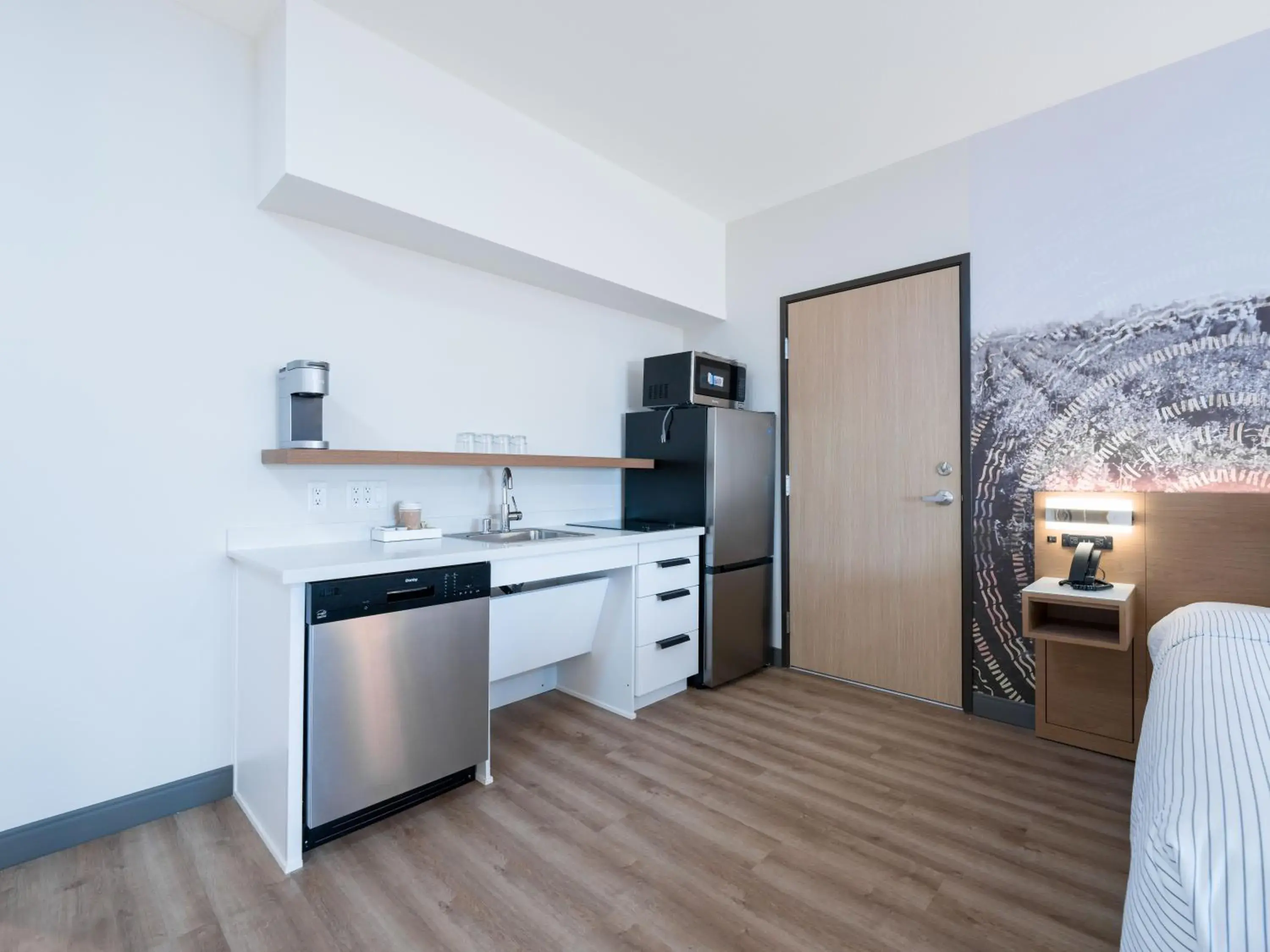 King Room with Roll-In Shower/Mobility Accessible - Non Smoking in Cambria Hotel El Centro - Imperial King Room with Roll-In Shower/Mobility Accessible - Non Smoking in Cambria Hotel El Centro - Imperial