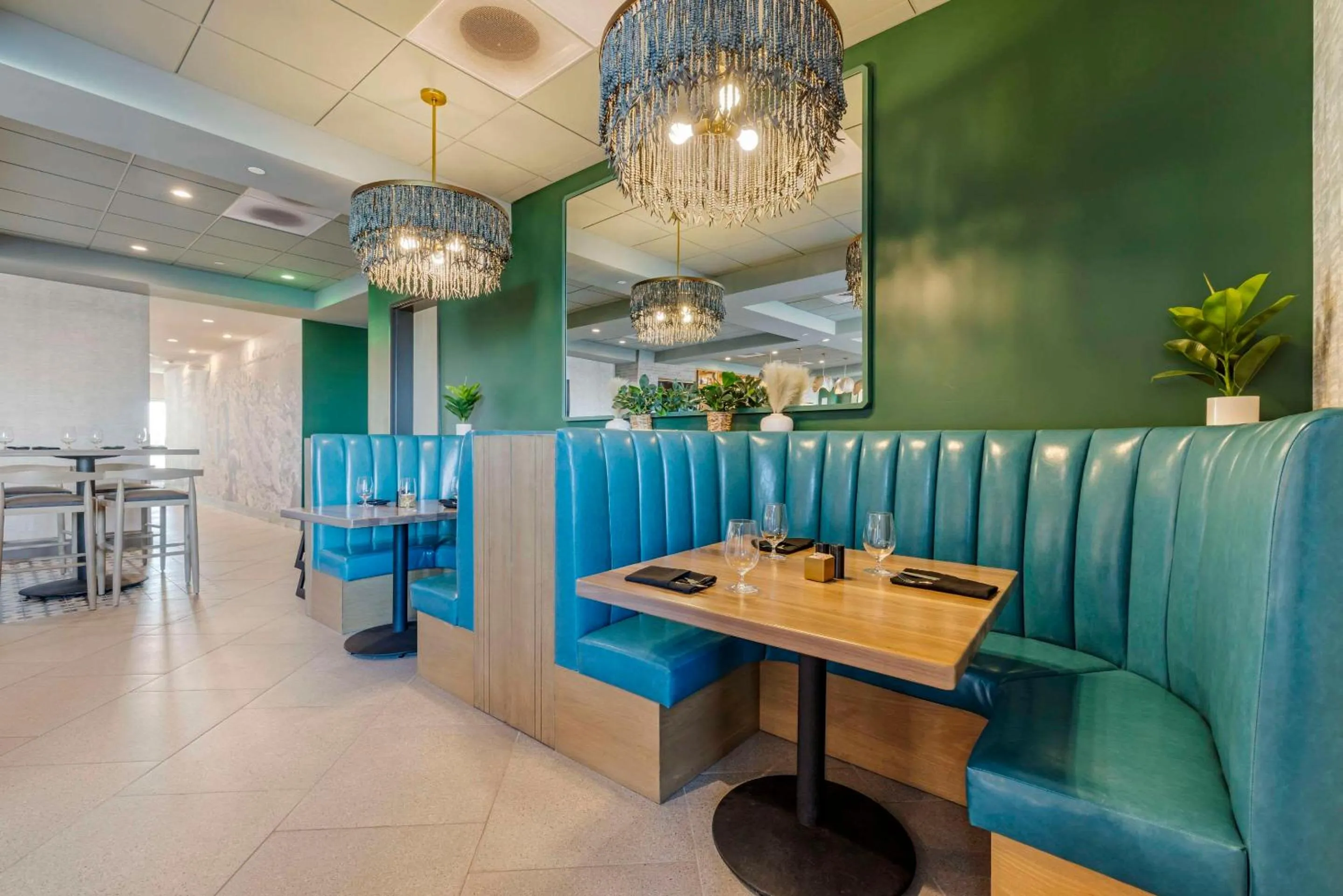 Restaurant/places to eat in Cambria Hotel El Centro - Imperial