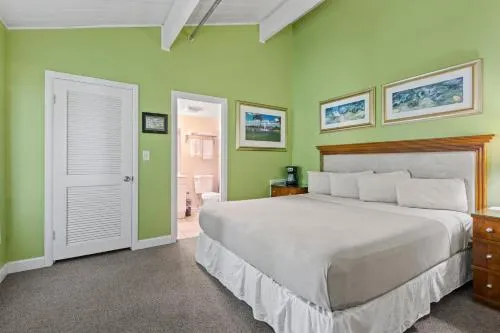 Oceanfront Inn Room #11- Standard Room - King Bed