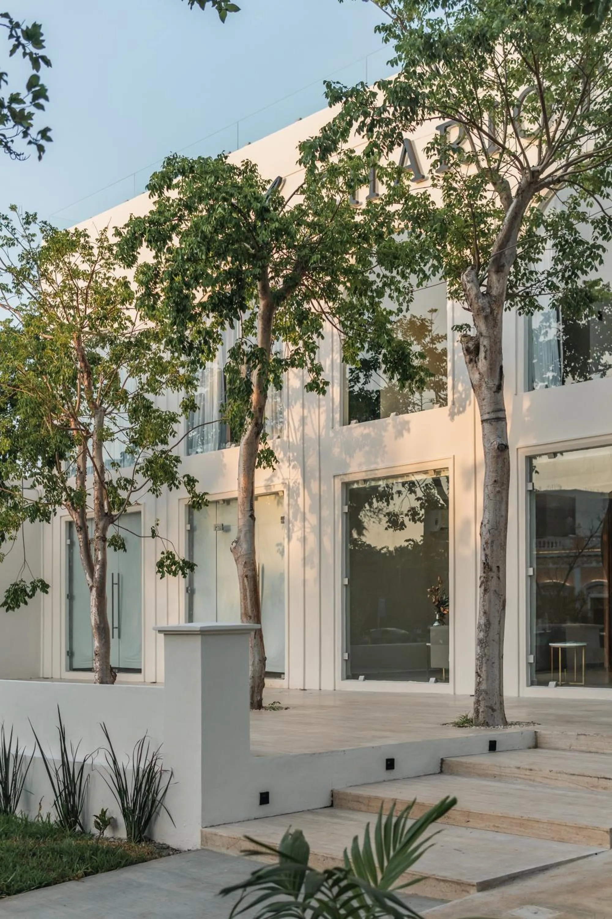 Facade/entrance in Hotel Chariot