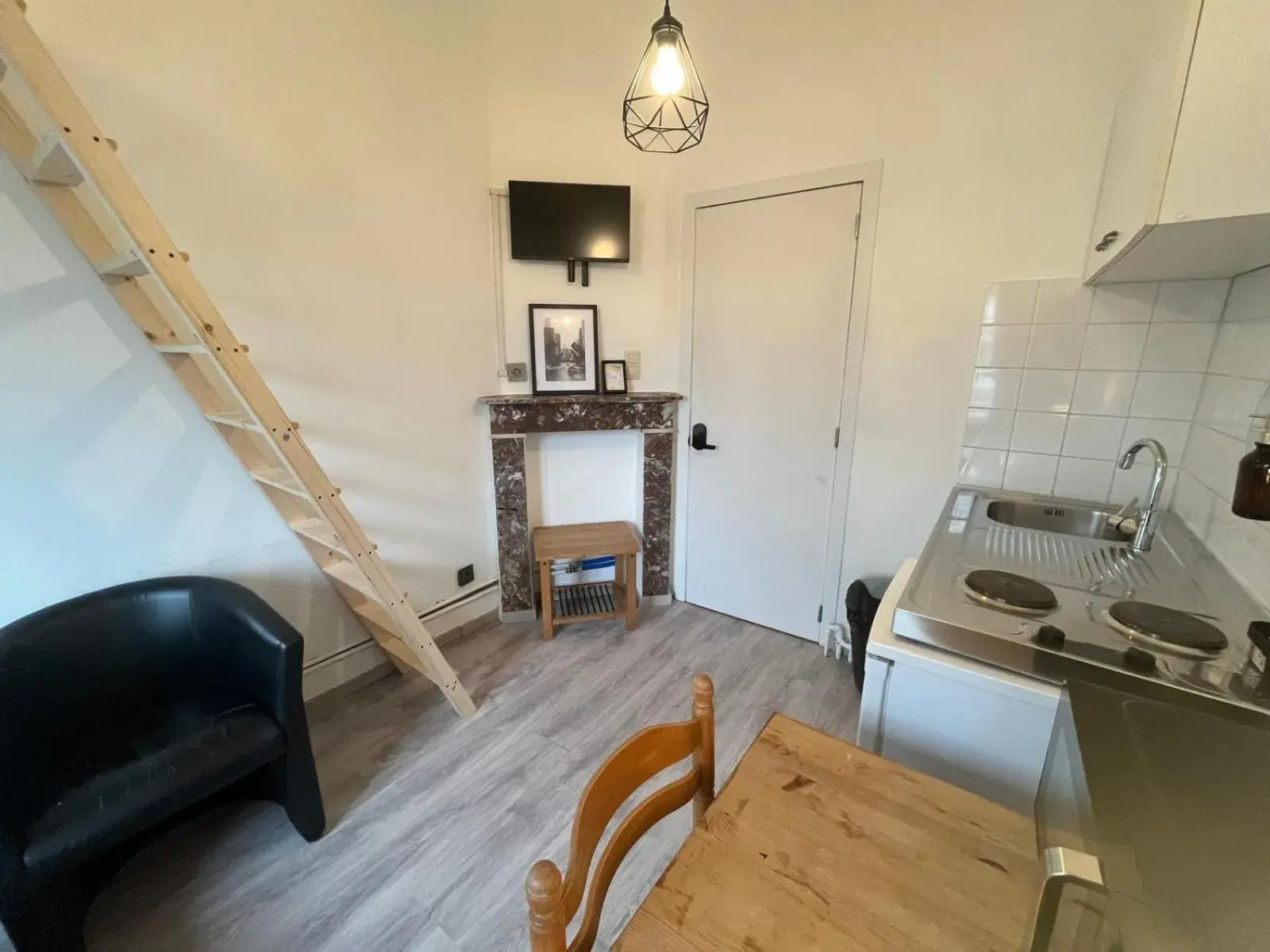 Budget Double Room in European District Hostel Budget Double Room in European District Hostel