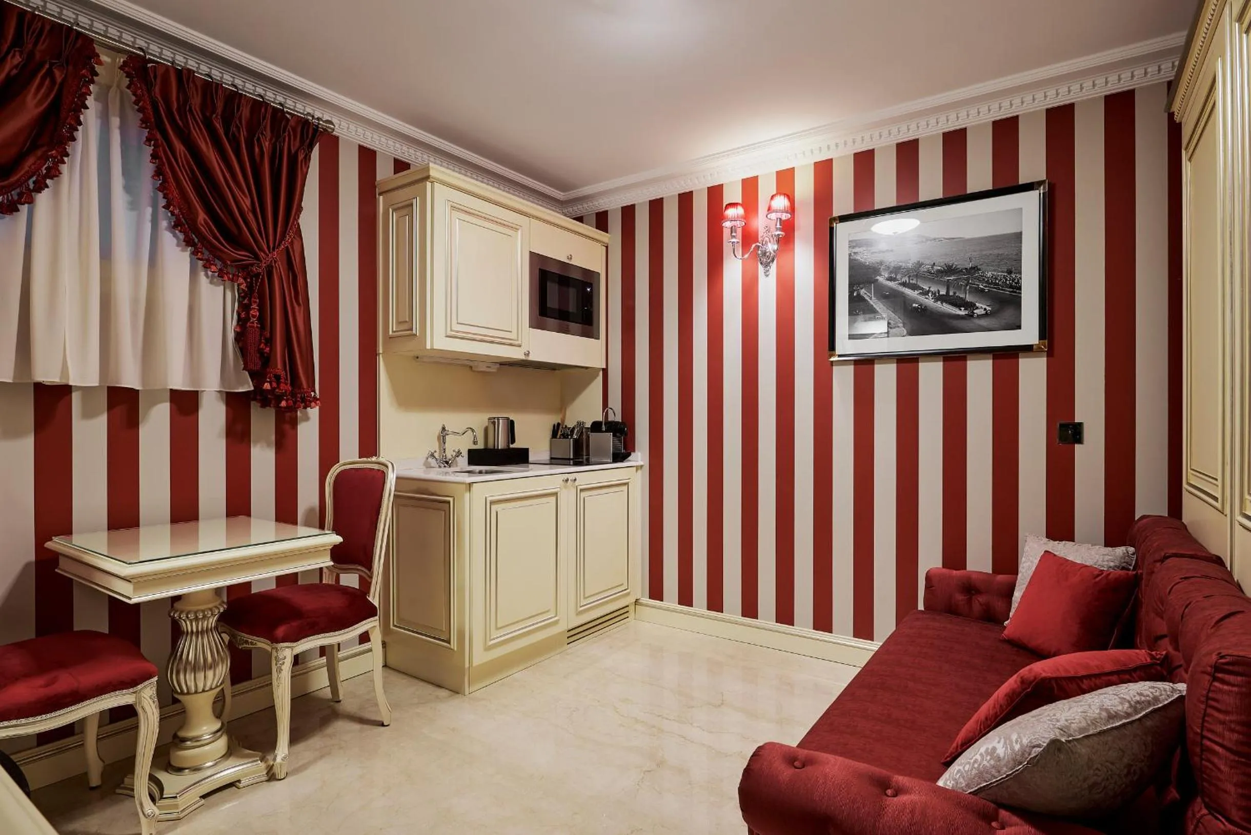 Kitchen or kitchenette in Maison des Barons