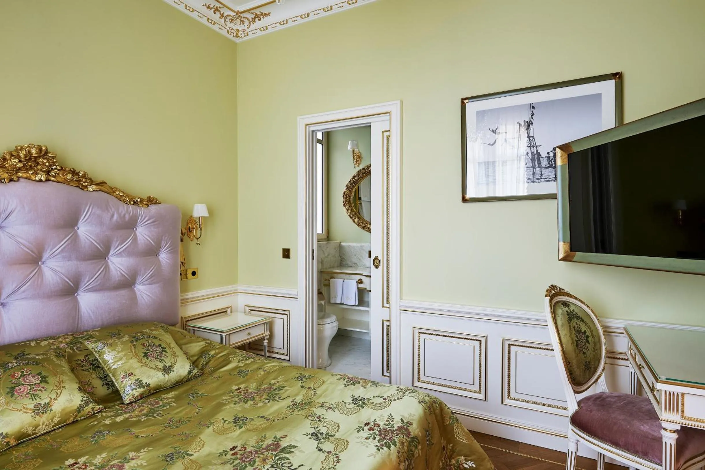 Bedroom, Bed in Maison des Barons