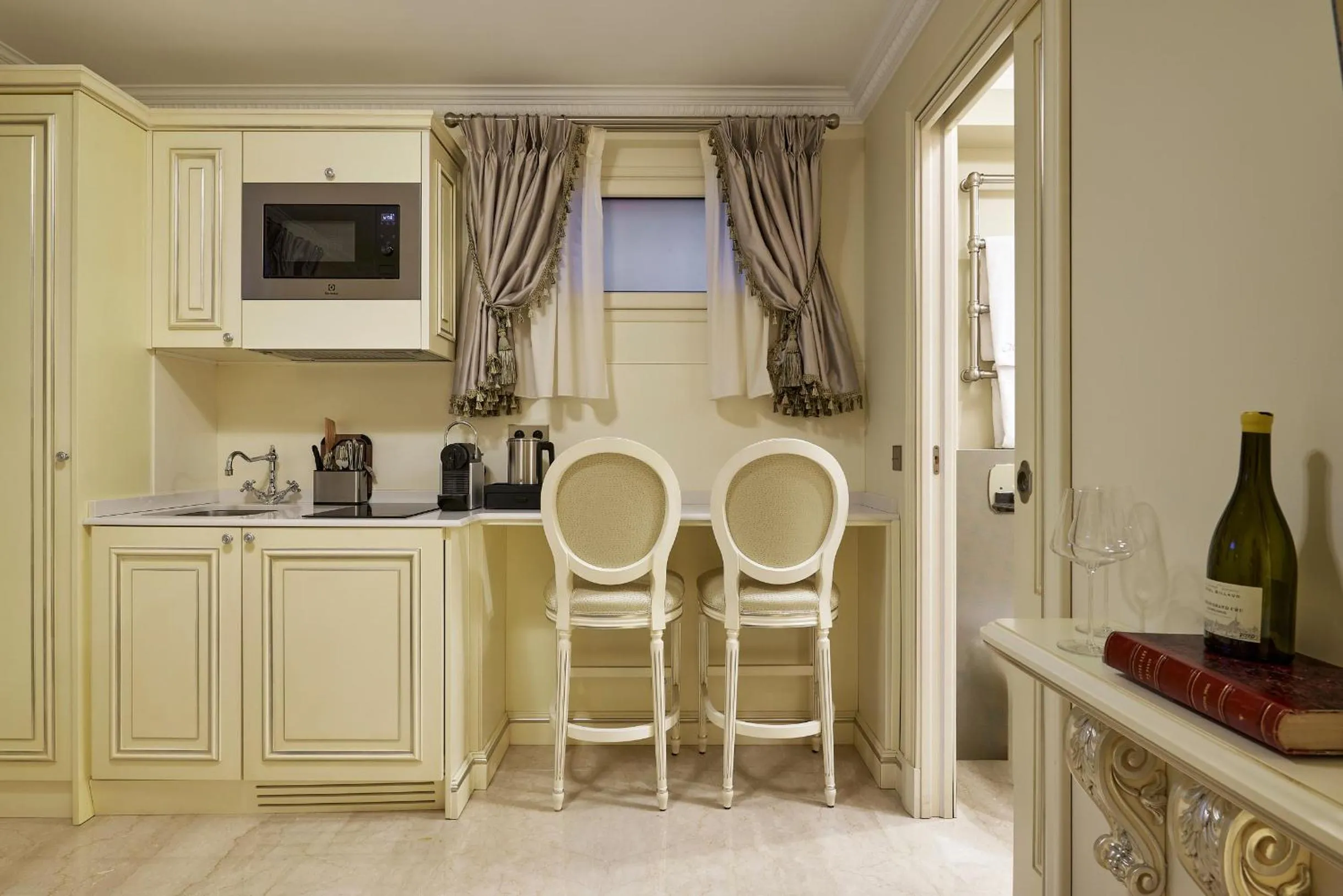 Coffee/tea facilities in Maison des Barons