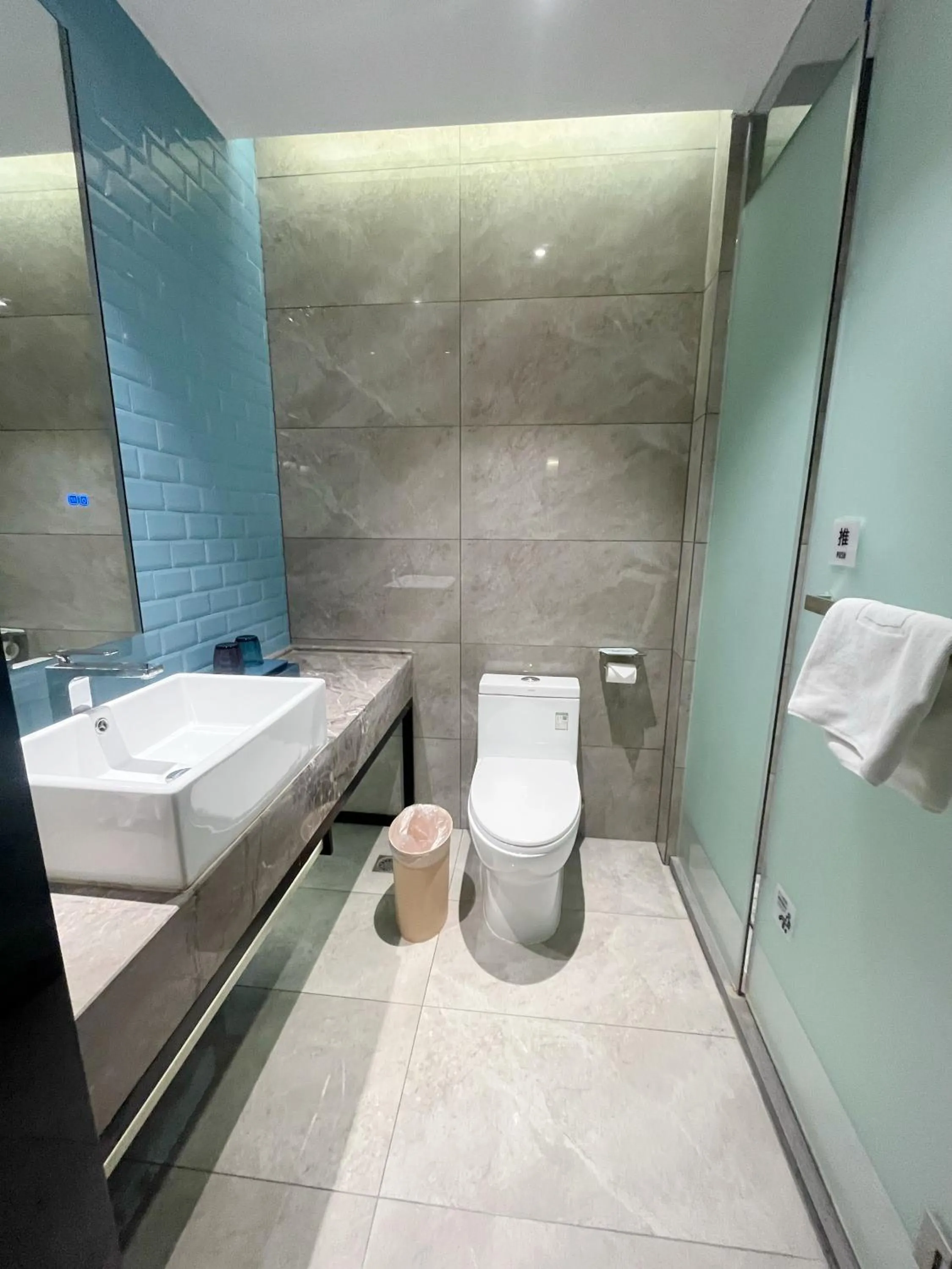 Shower in Echarm Hotel Wuhan Hannan