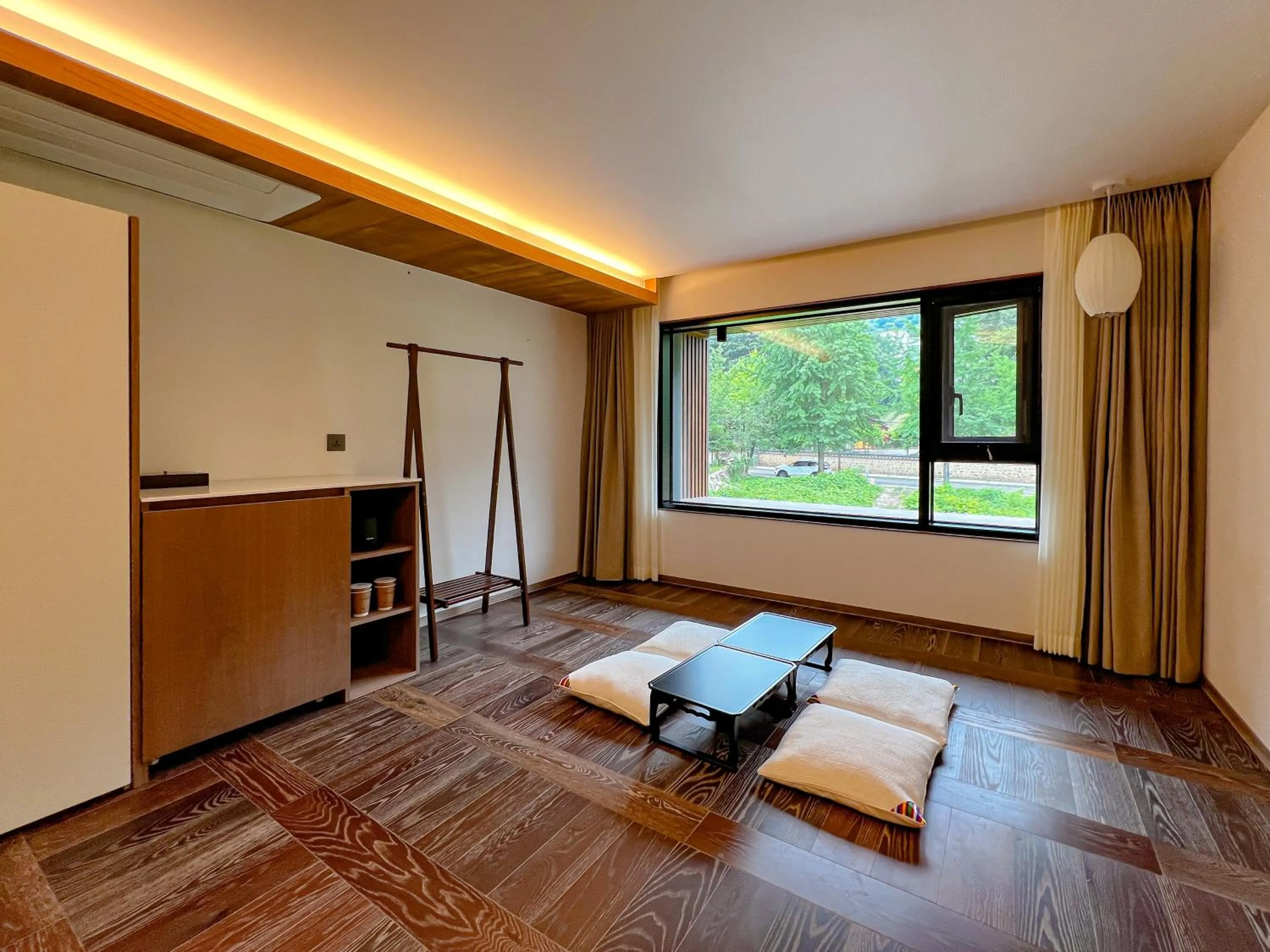 Living room, Bed in Hotel Ganwoljae