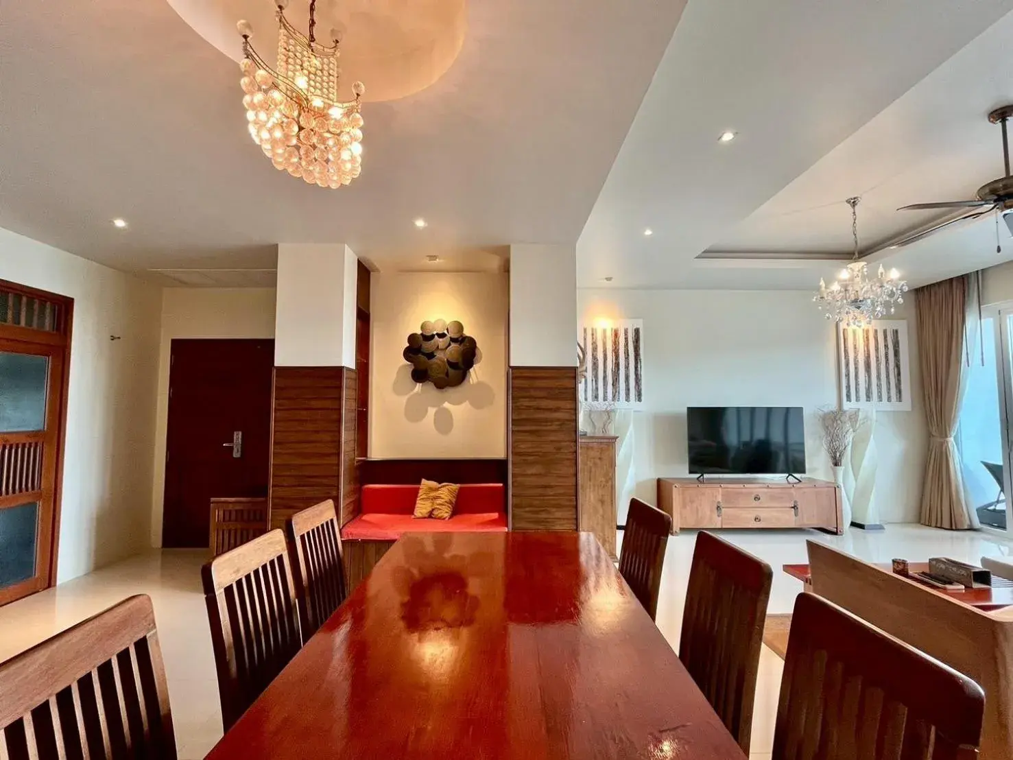 Restaurant/places to eat in Grand Kamala Falls Restaurant/places to eat in Grand Kamala Falls