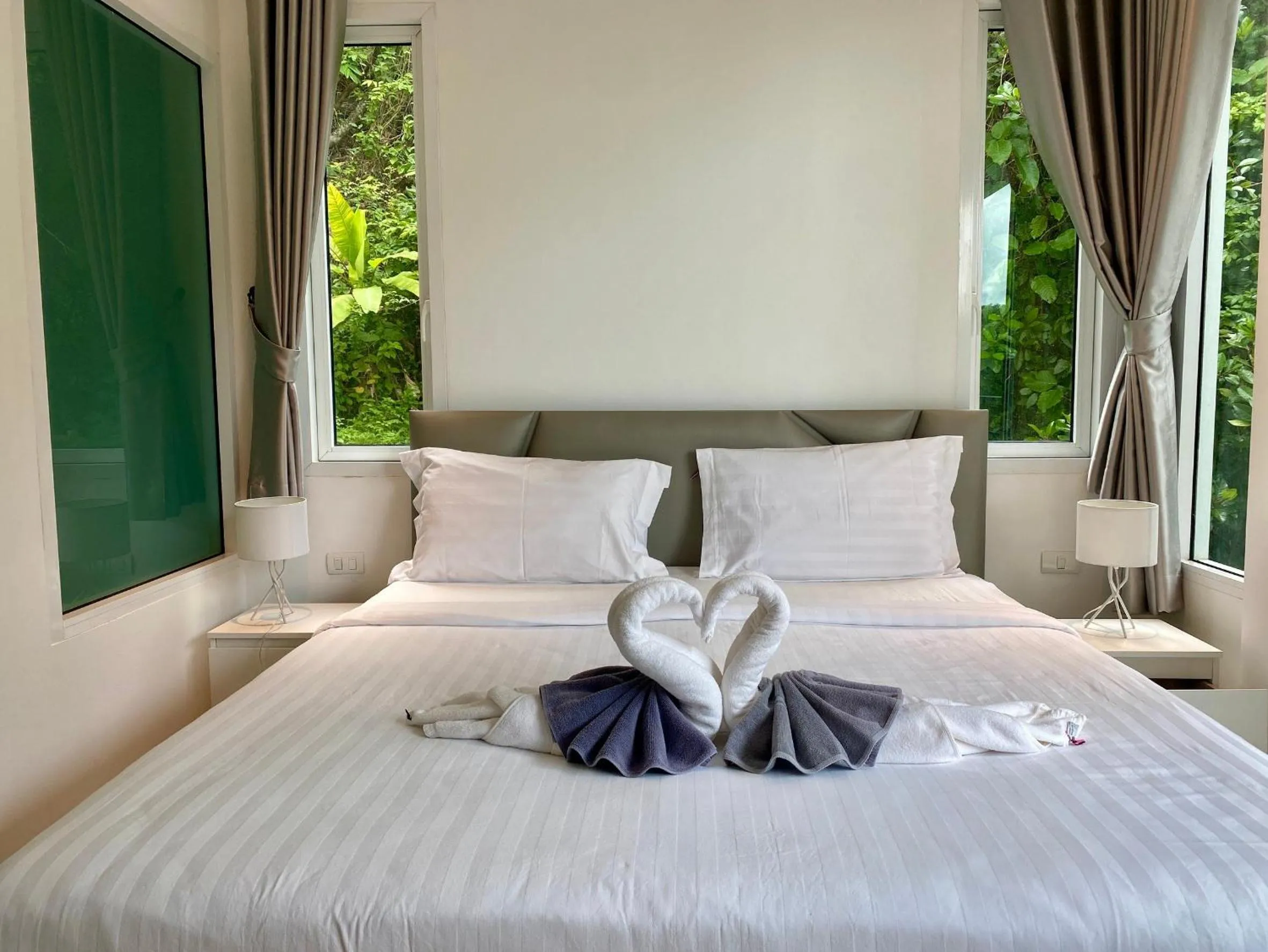 Bed in Grand Kamala Falls