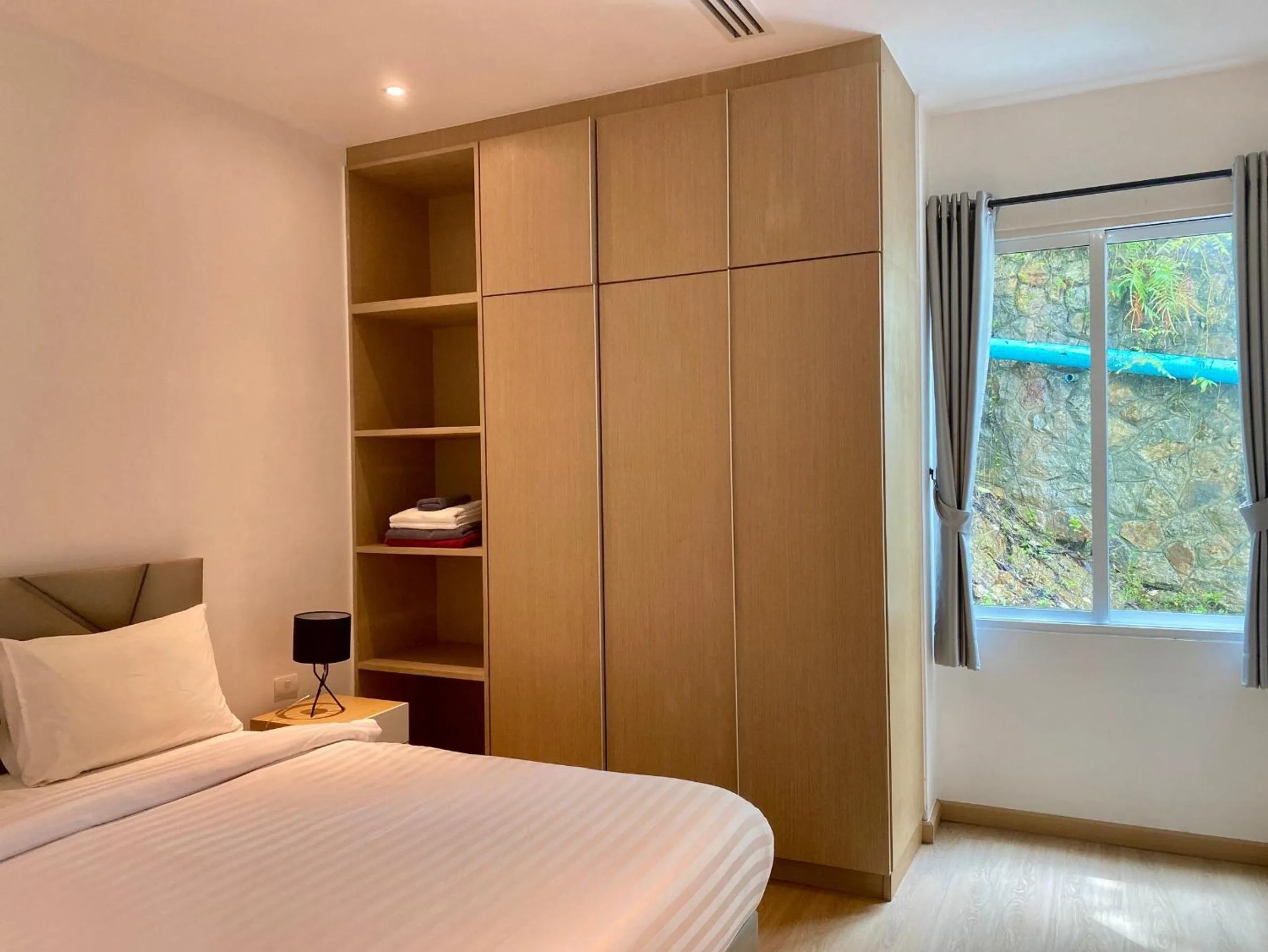 Bed in Grand Kamala Falls