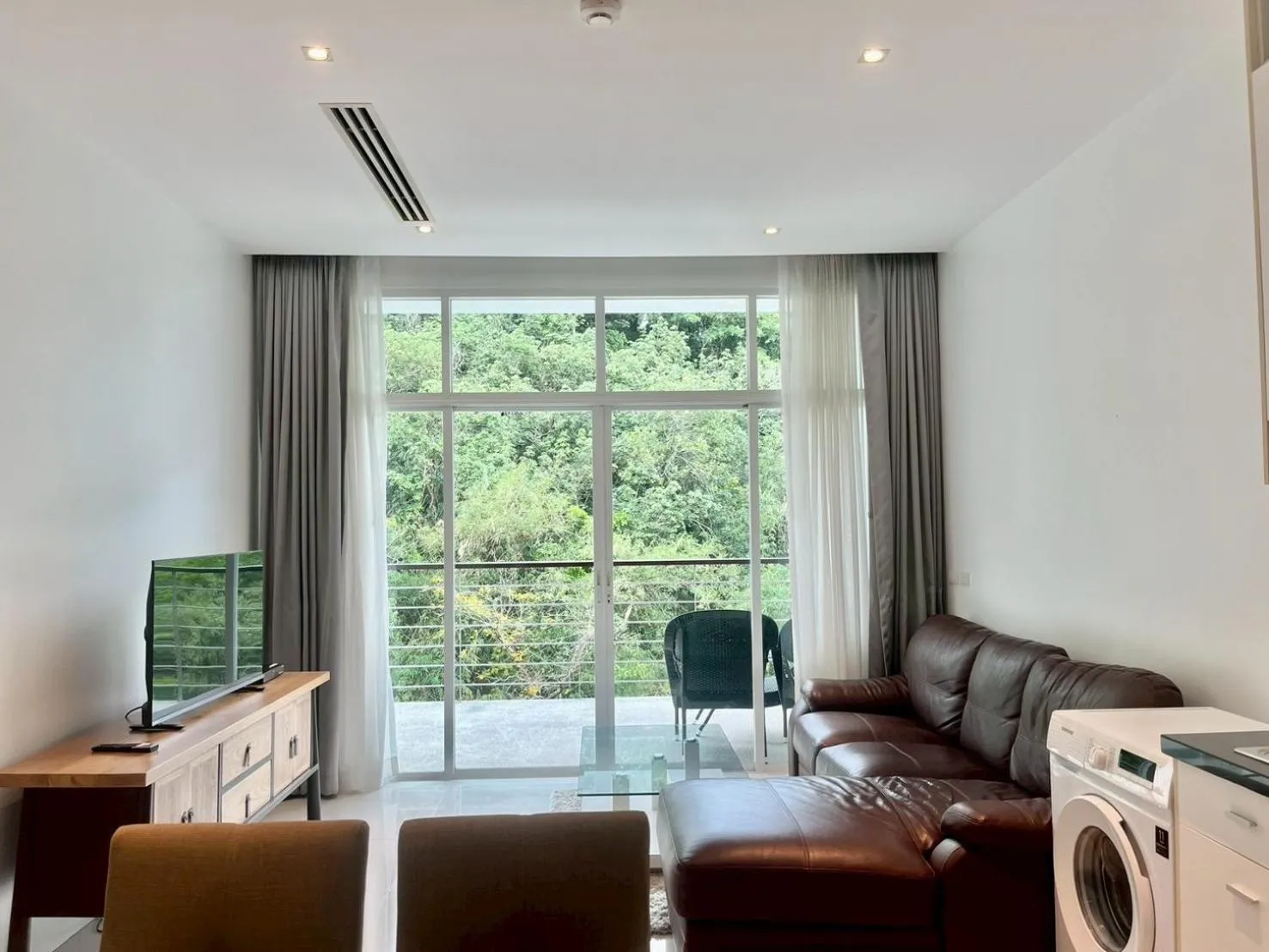 Communal lounge/ TV room in Grand Kamala Falls