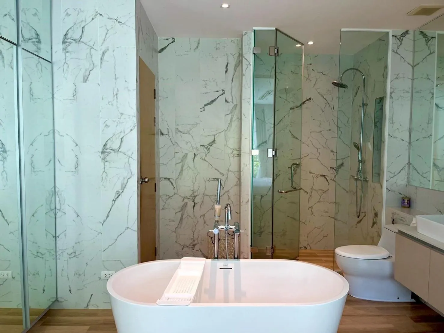 Shower in Grand Kamala Falls