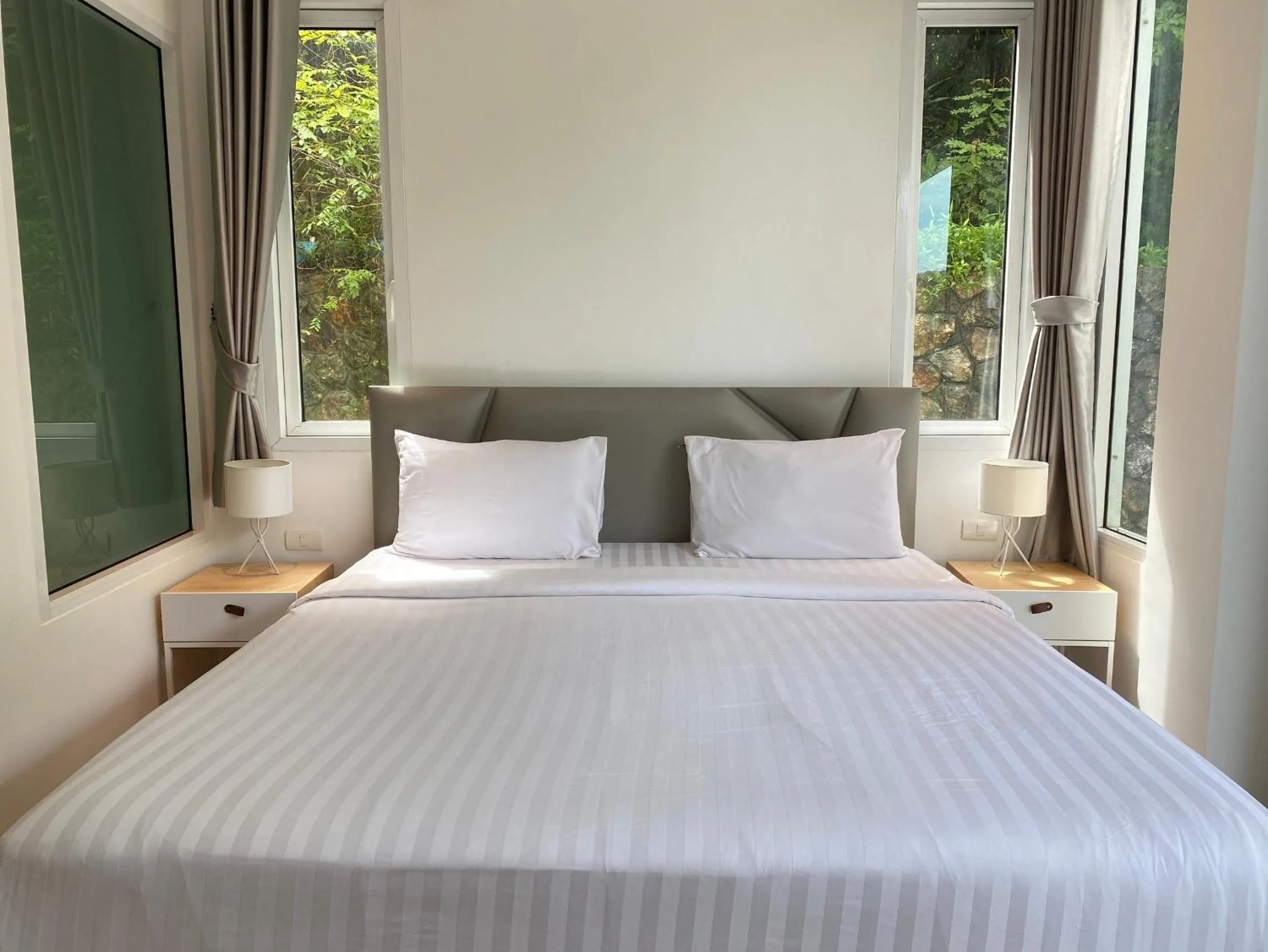 Bed in Grand Kamala Falls