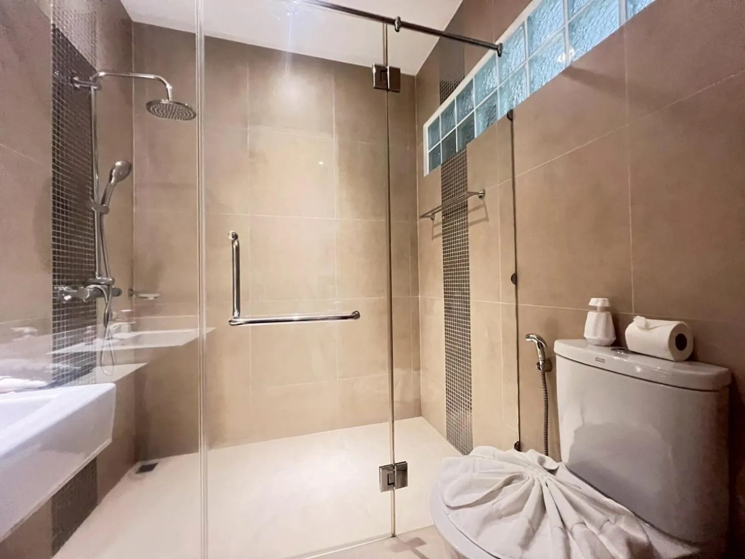 Bathroom in Grand Kamala Falls