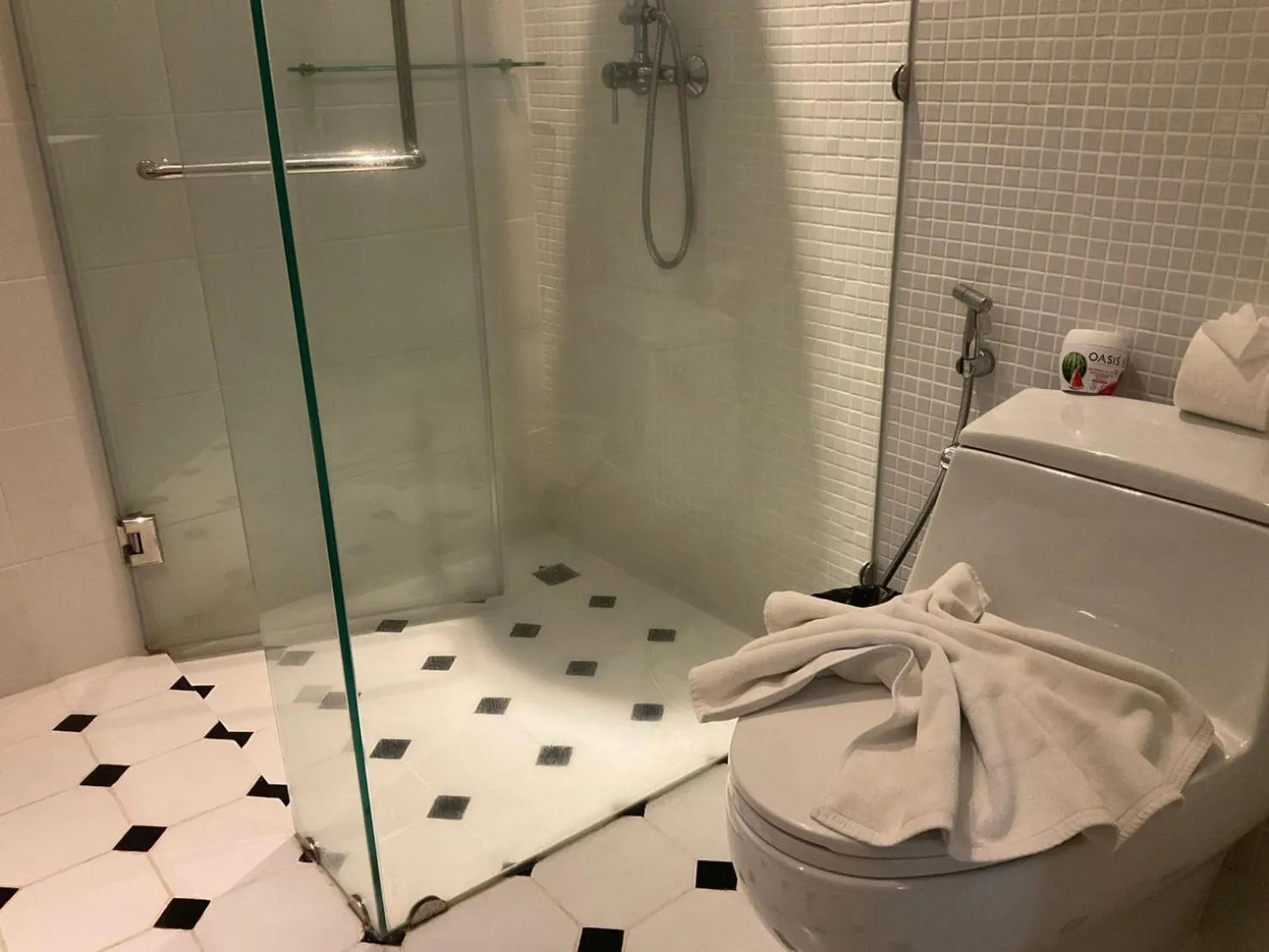 Shower in Grand Kamala Falls