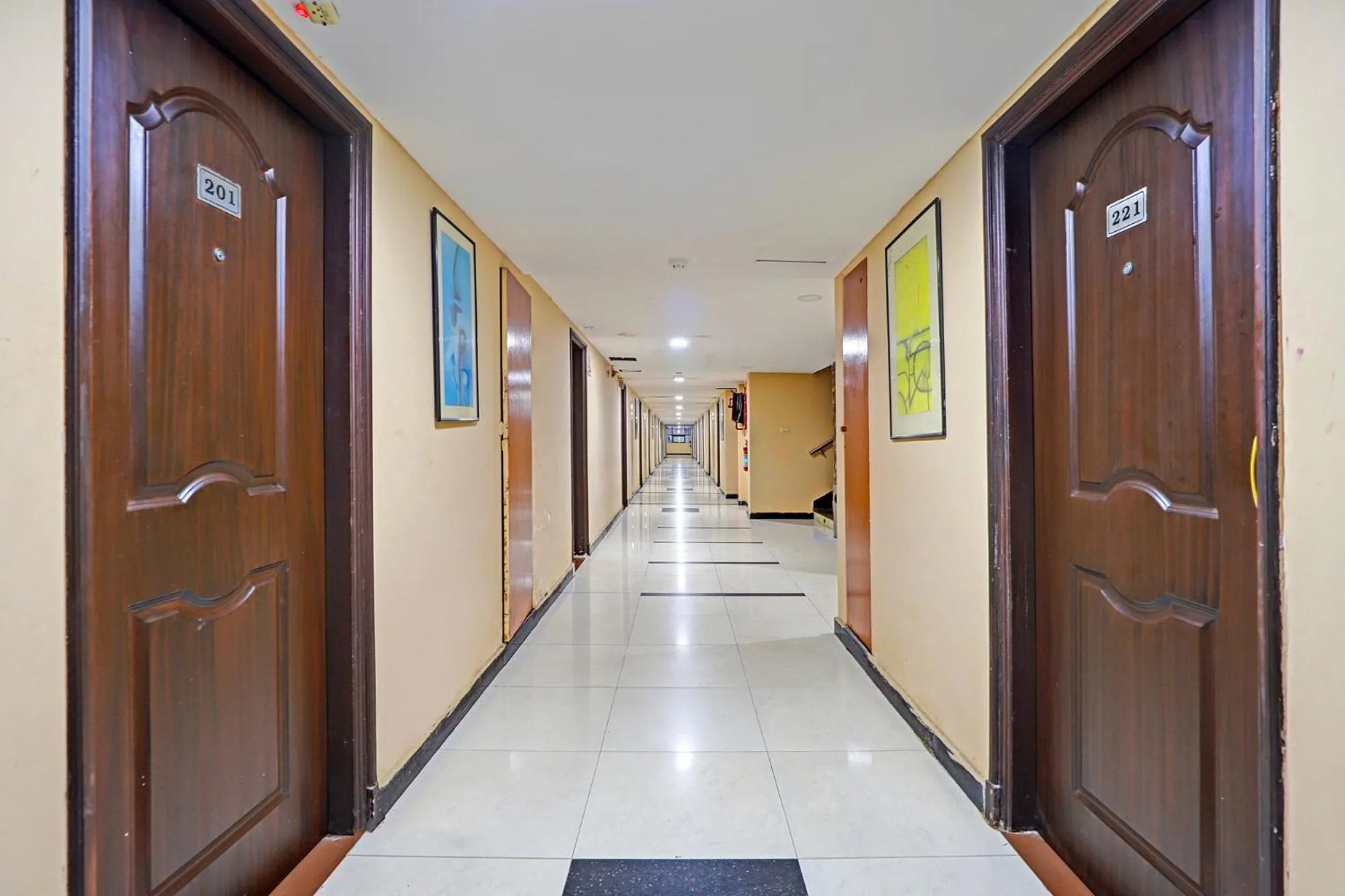 FabHotel The Royal Plaza - Koyambedu