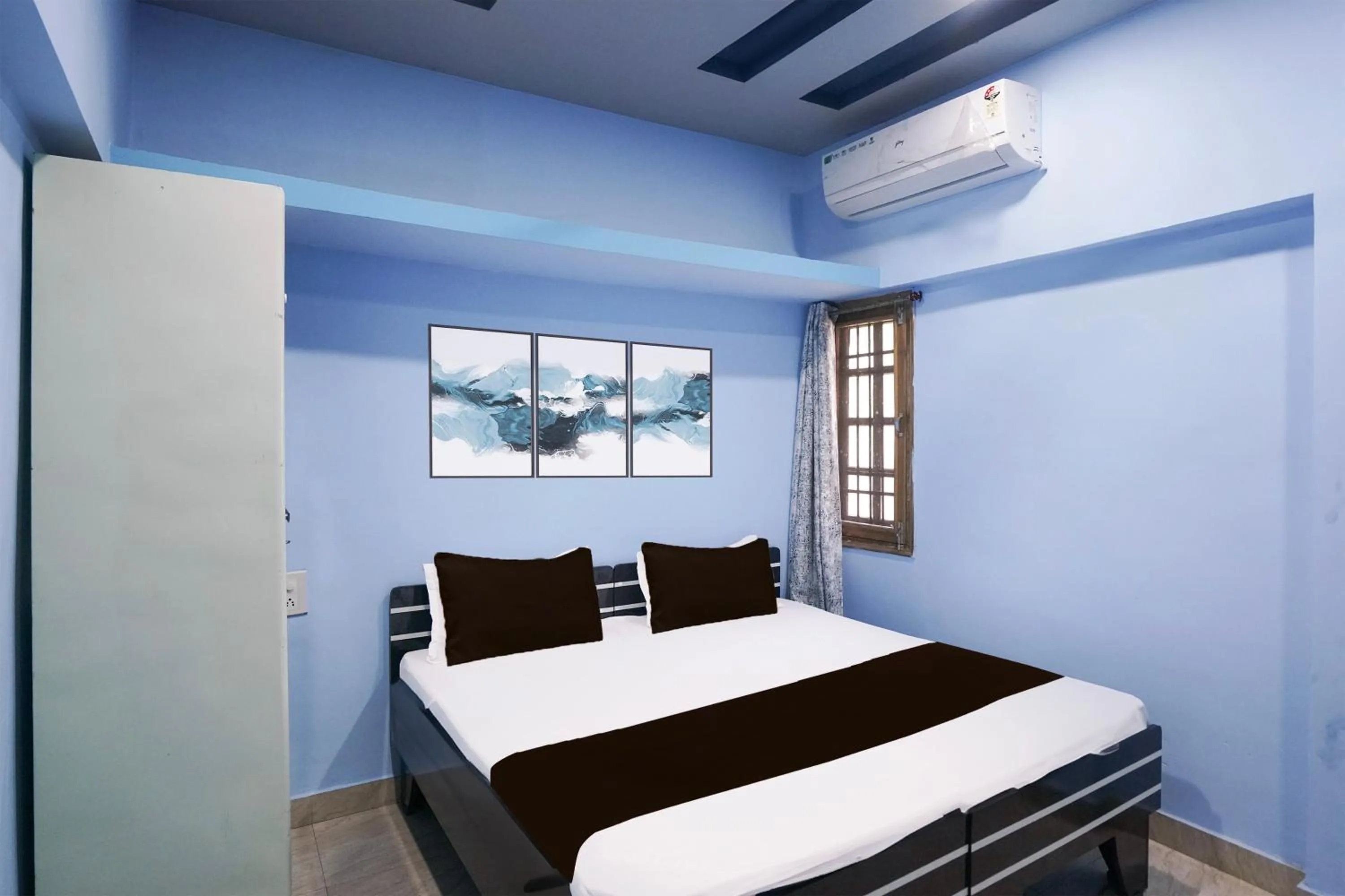 Bedroom in Hotel O Happy Hotel