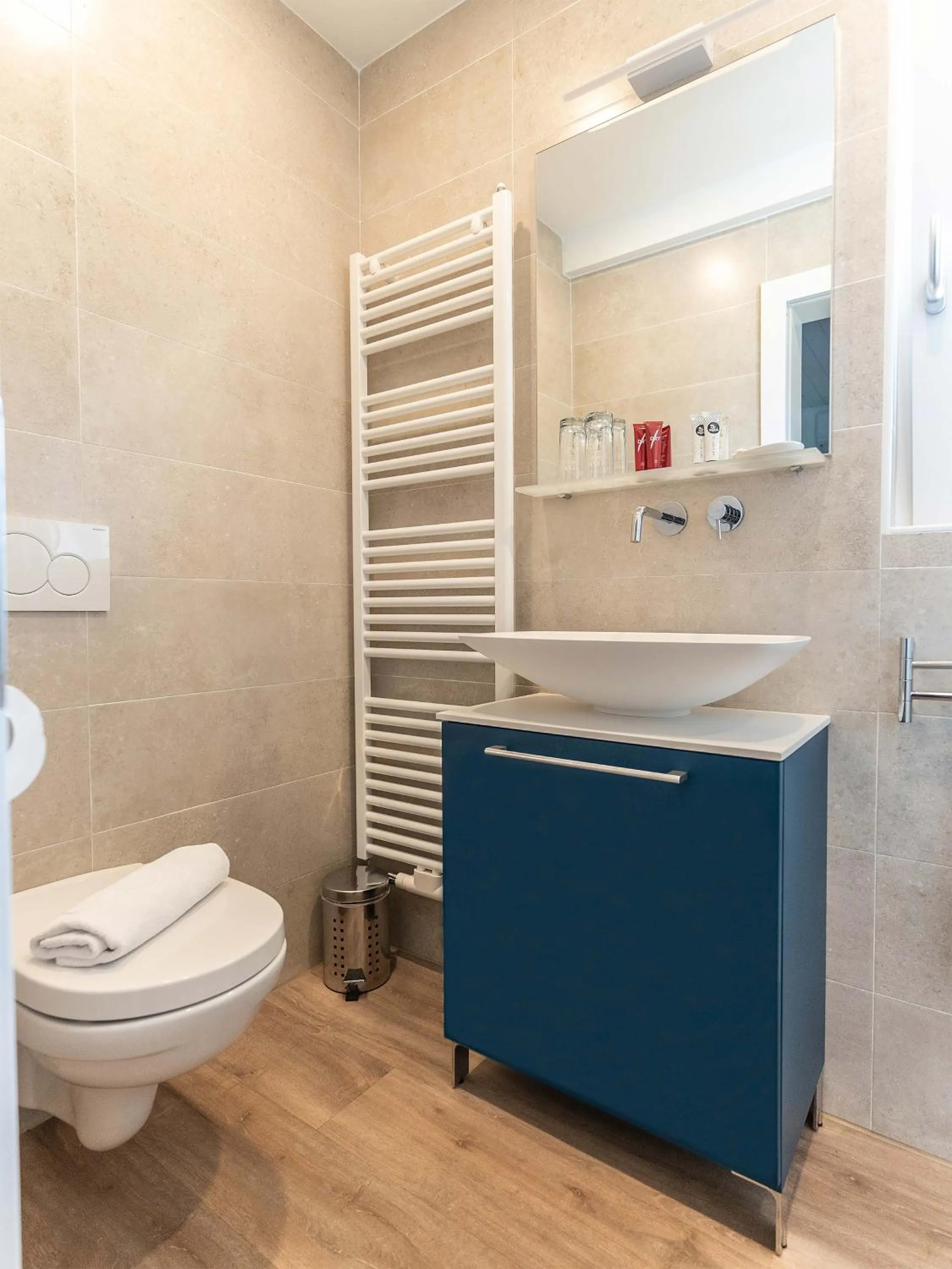 SCHLOSSHOF SÜDTIROL - Hotel & Camping Resort