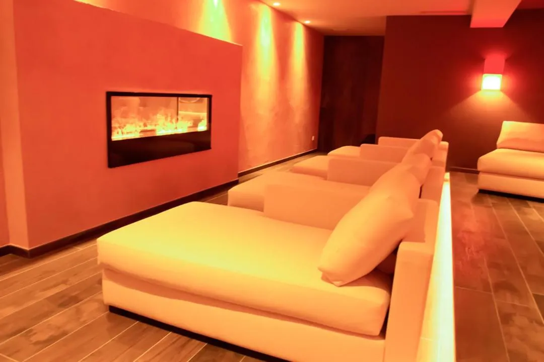 SCHLOSSHOF SÜDTIROL - Hotel & Camping Resort