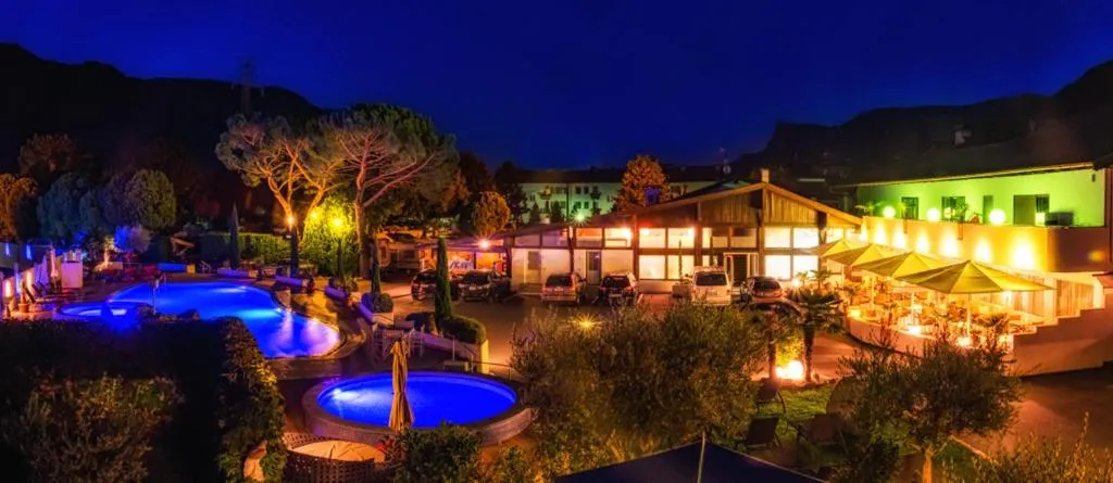 SCHLOSSHOF SÜDTIROL - Hotel & Camping Resort