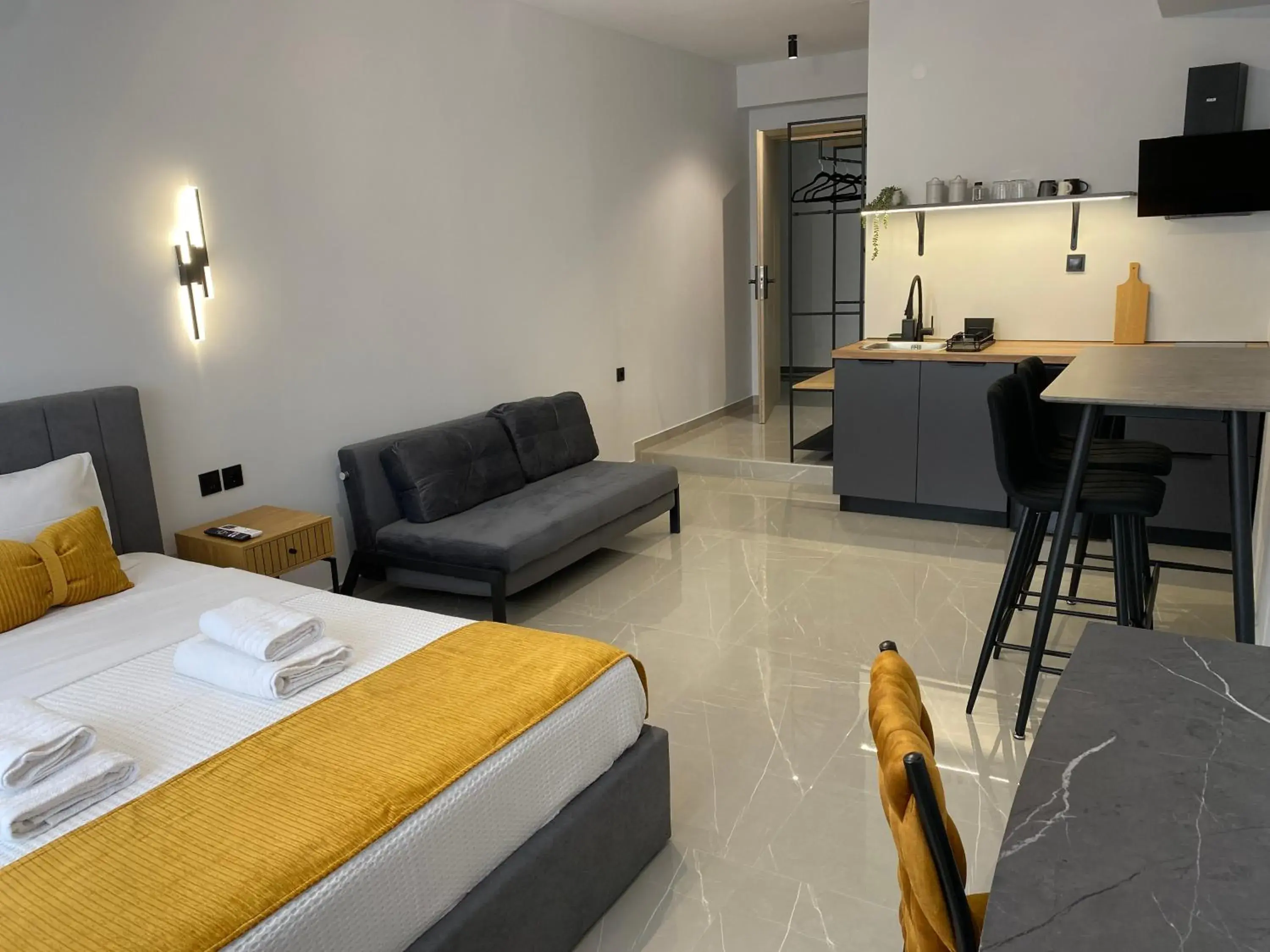 Family Suite in Thess Living Suites Family Suite in Thess Living Suites