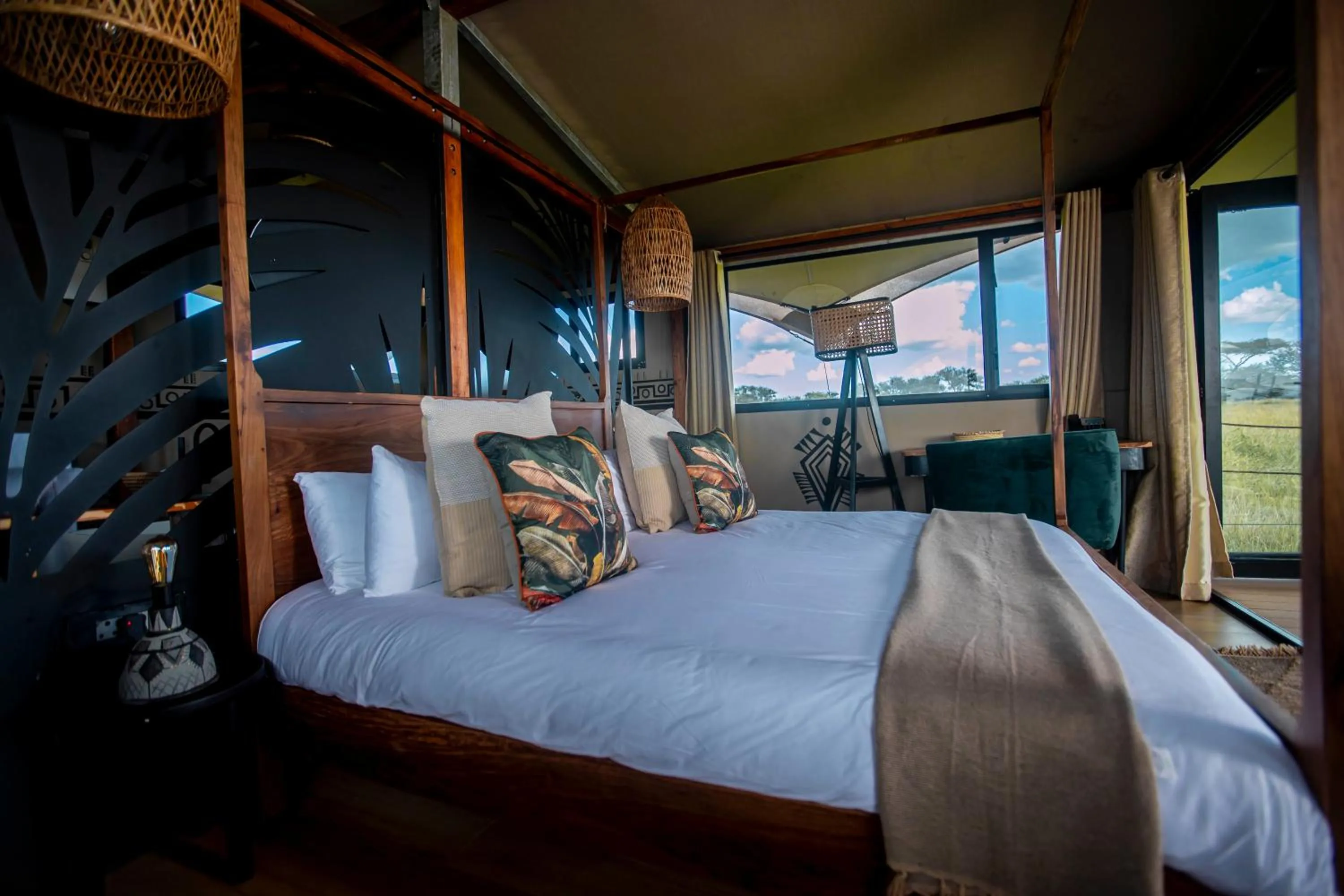 Photo of the whole room, Bed in Escarpment Serengeti Luxury Camp