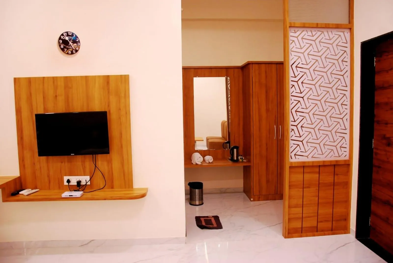 TV and multimedia in Hotel Wing Orbit