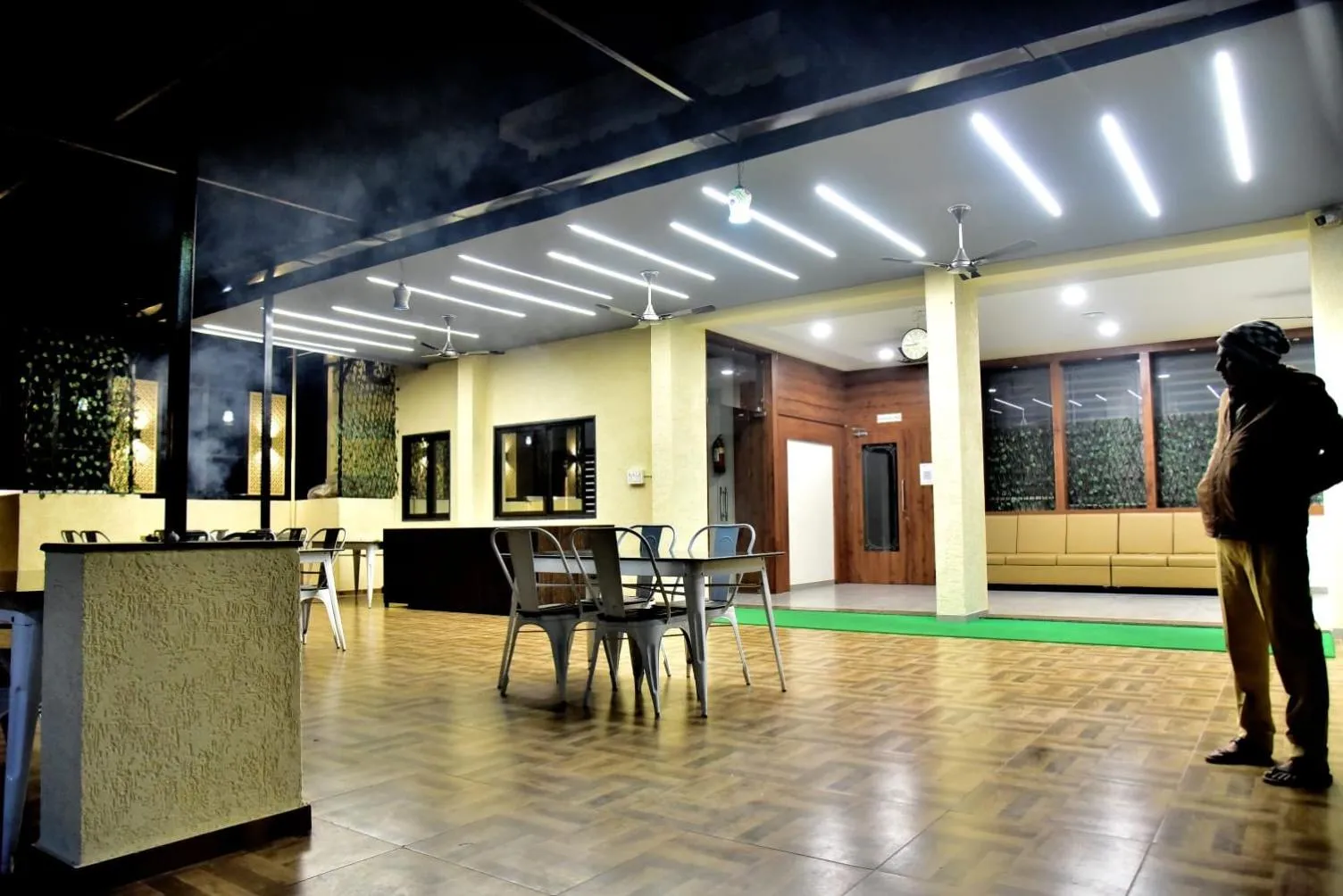 Restaurant/places to eat in Hotel Wing Orbit