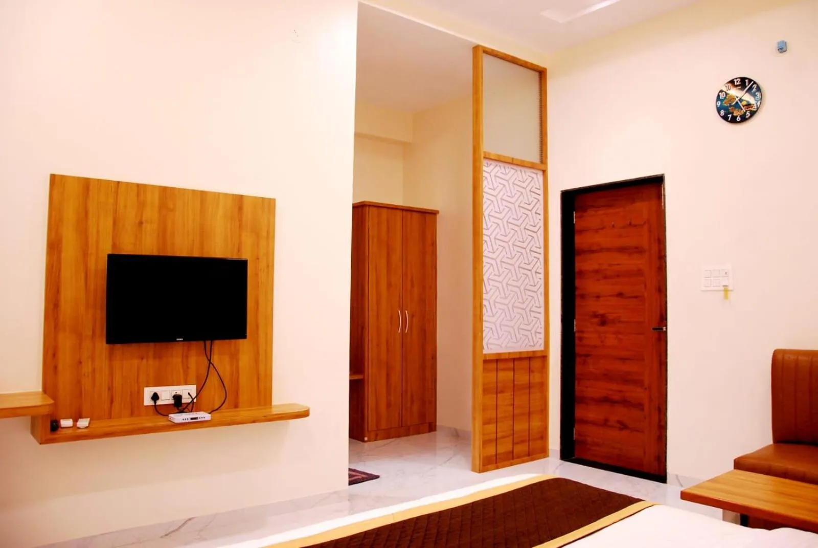 TV and multimedia in Hotel Wing Orbit