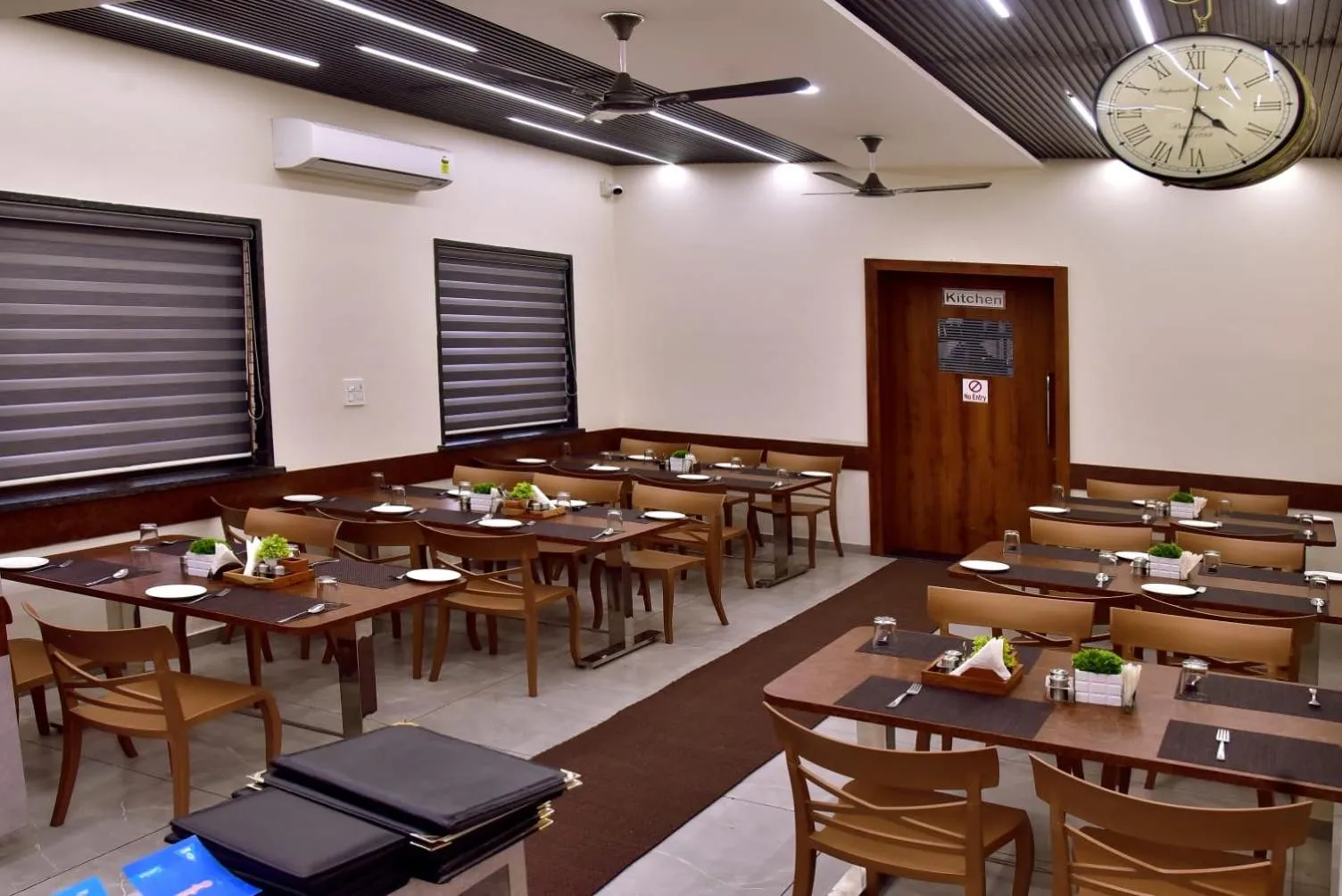 Restaurant/places to eat in Hotel Wing Orbit