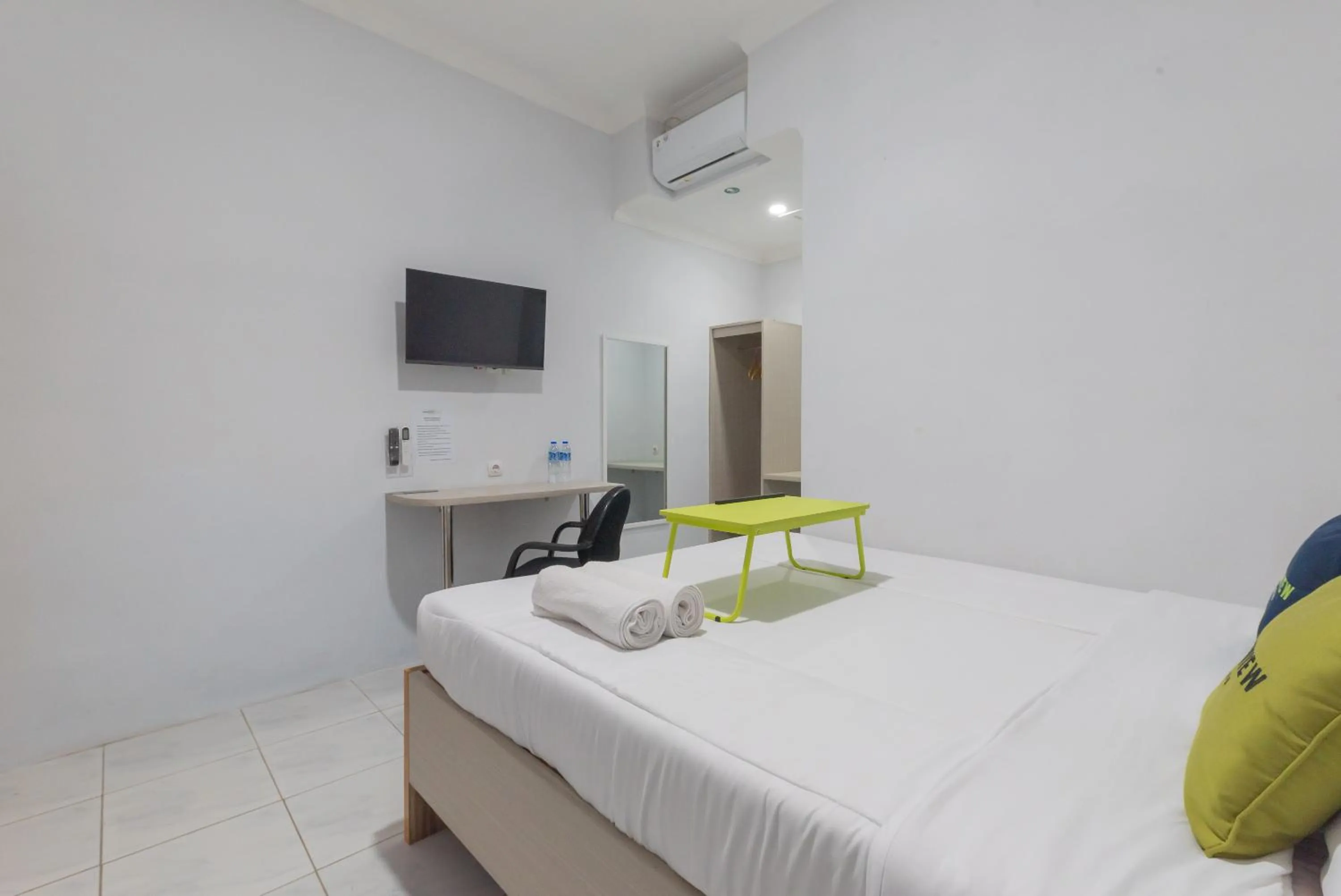 Bedroom, Bed in UrbanView Hotel 3m Syariah