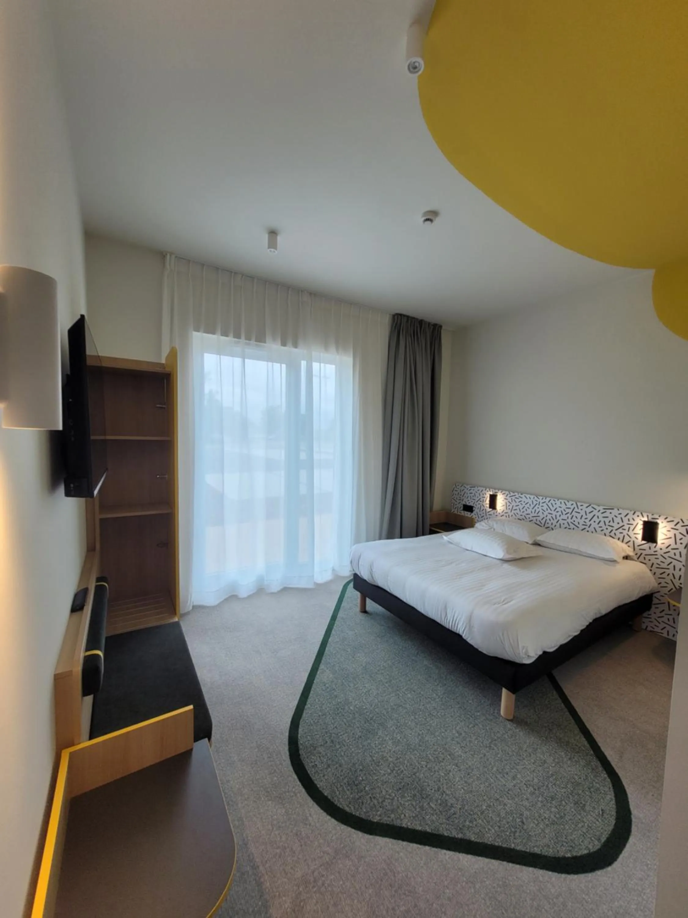 Photo of the whole room, Bed in Hôtel AKENA Strasbourg - Hoerdt
