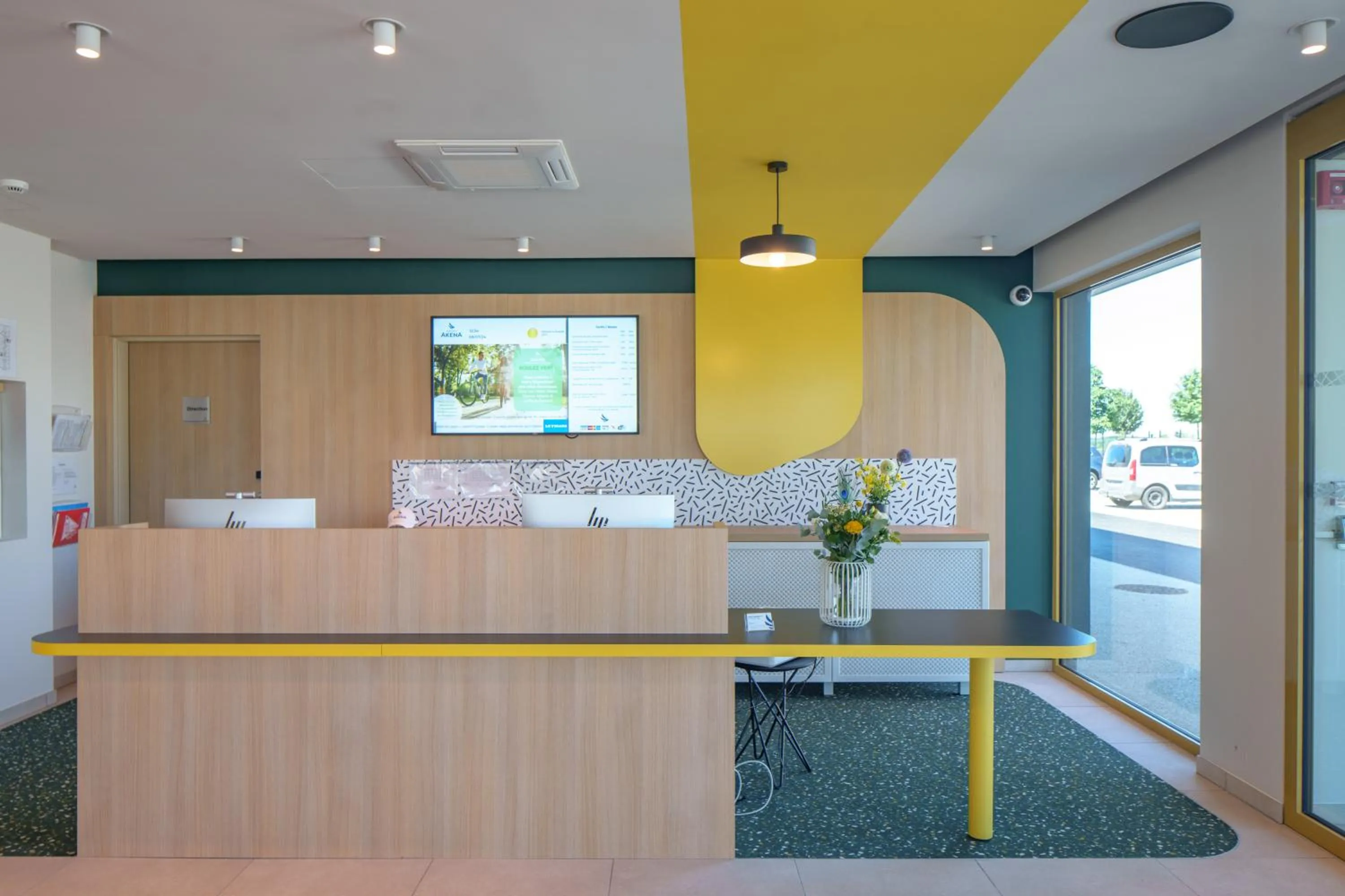 Lobby or reception in Hôtel AKENA Strasbourg - Hoerdt