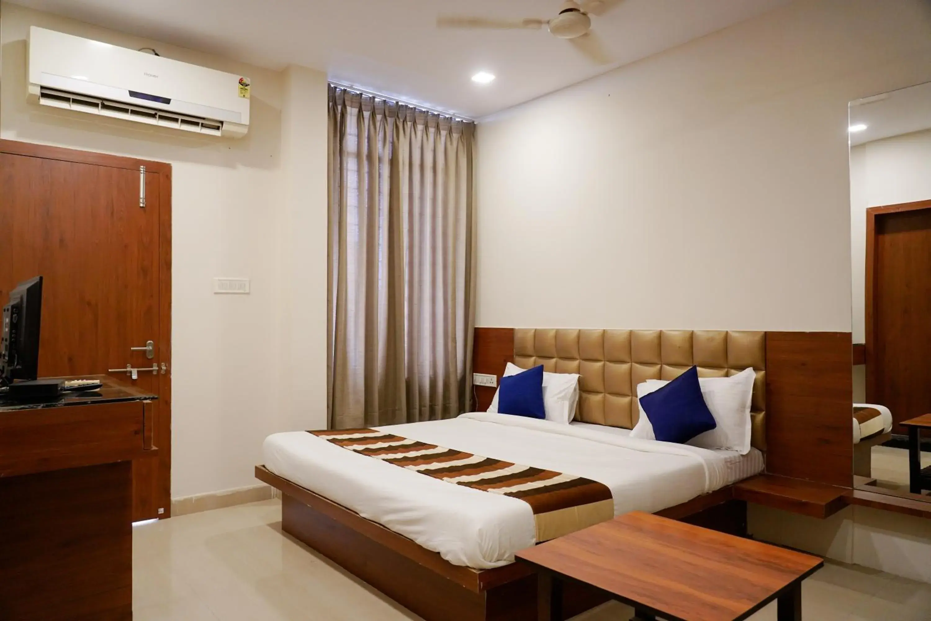 Bedroom, Bed in Hotel Suryodaya Bedroom, Bed in Hotel Suryodaya